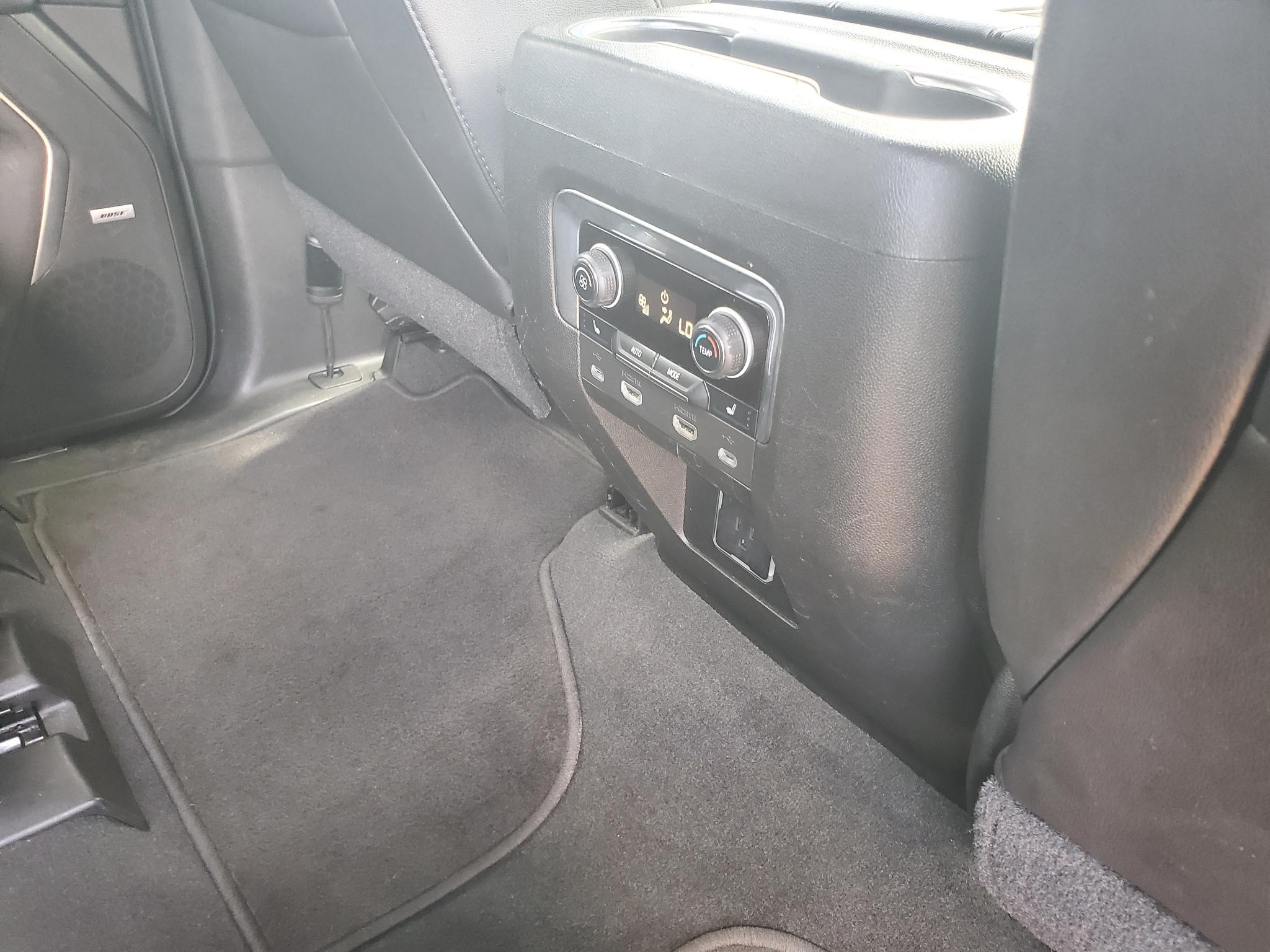 Chevrolet Suburban  2021