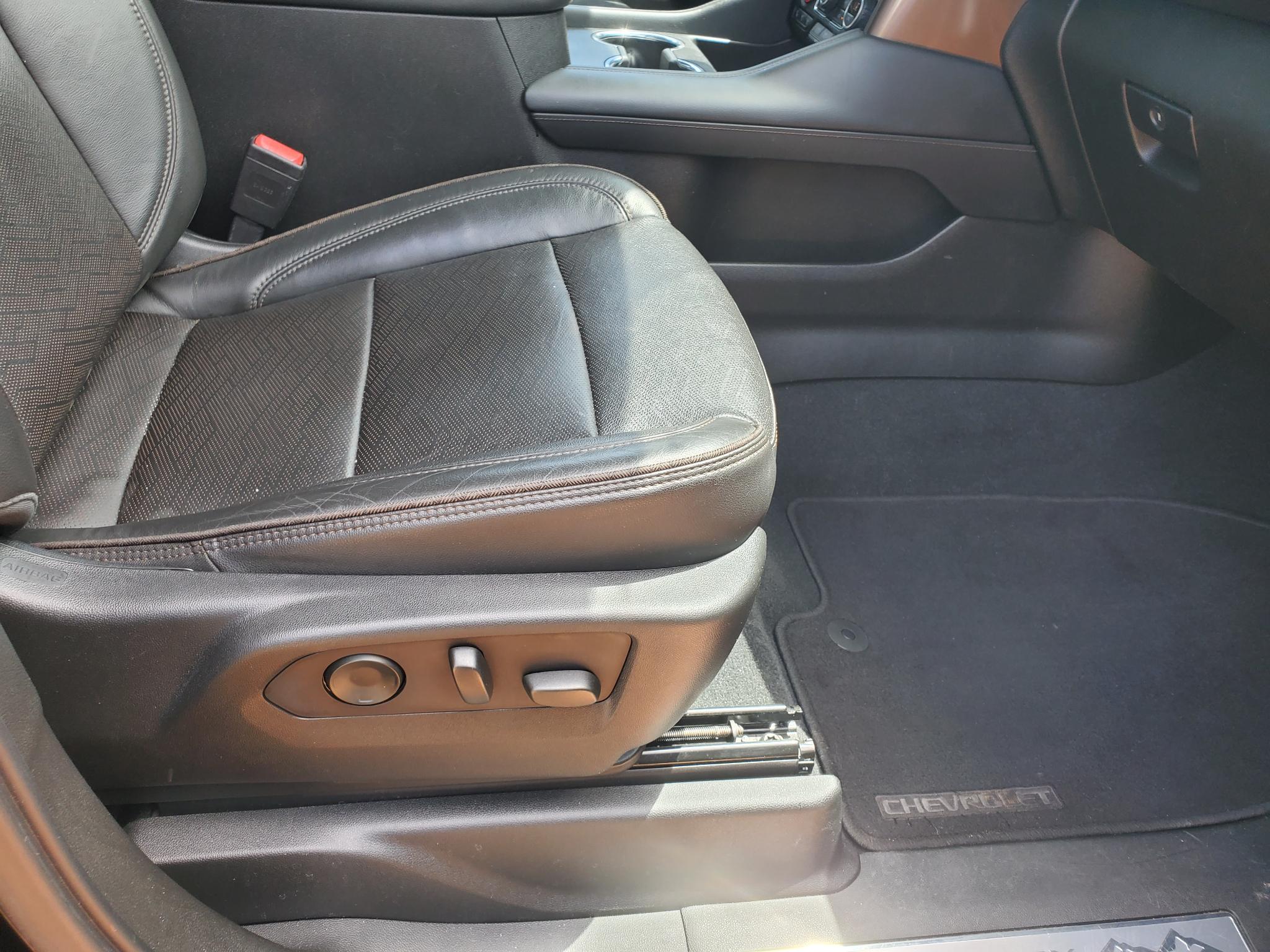 Chevrolet Suburban  2021