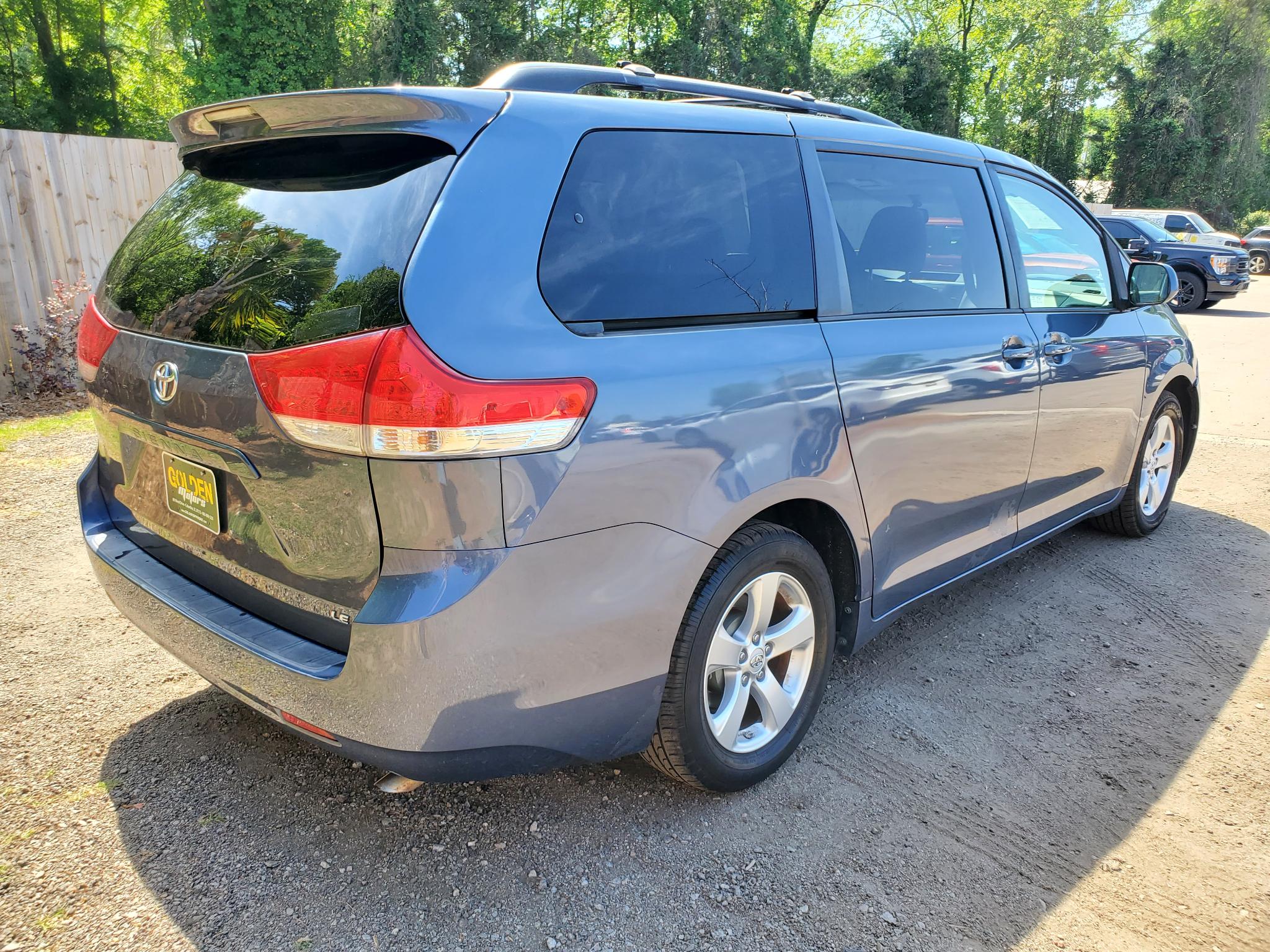 Toyota Sienna 5dr 7-Pass Van V6 LE AAS FWD (Natl) 2013