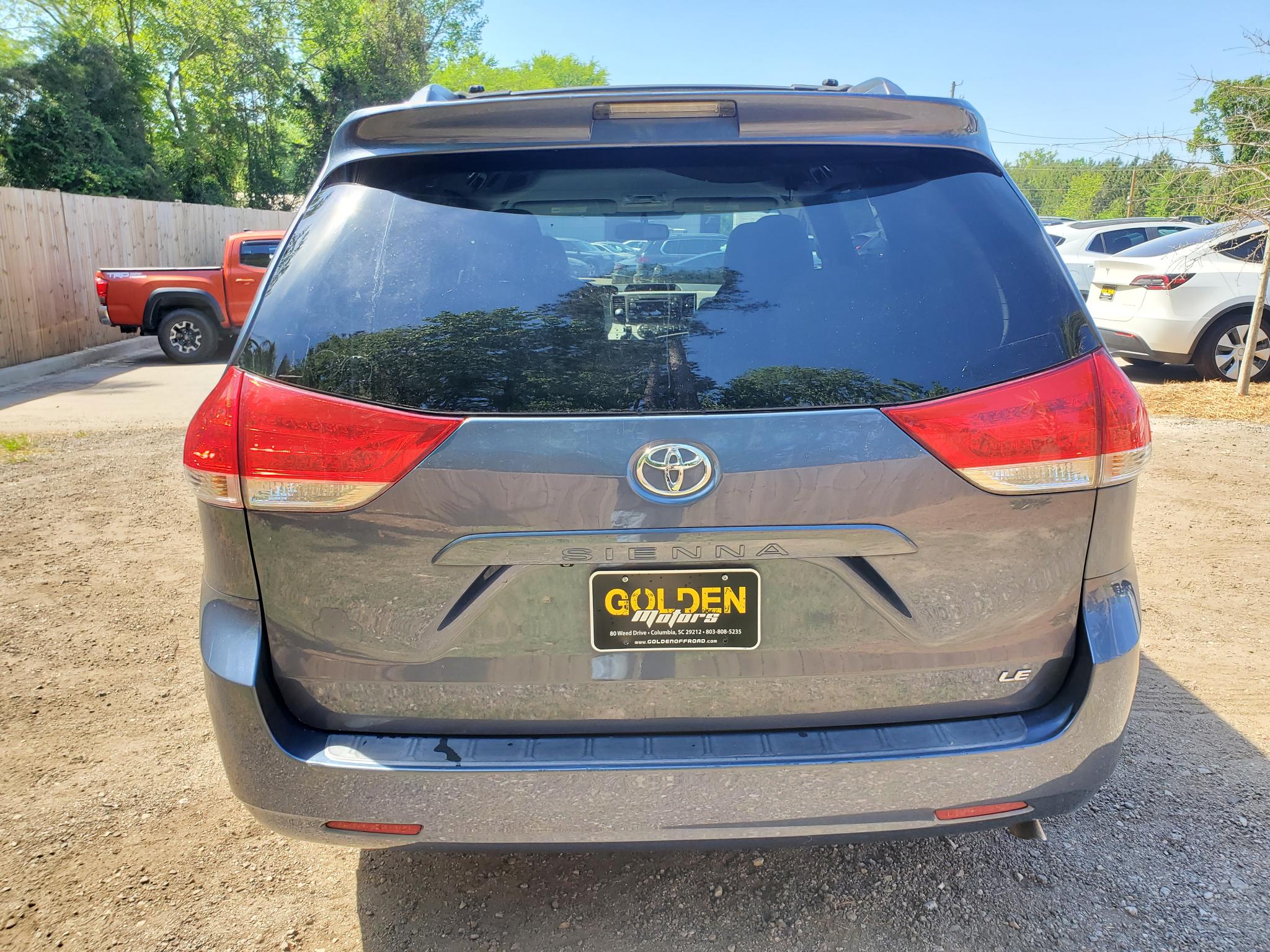 Toyota Sienna 5dr 7-Pass Van V6 LE AAS FWD (Natl) 2013