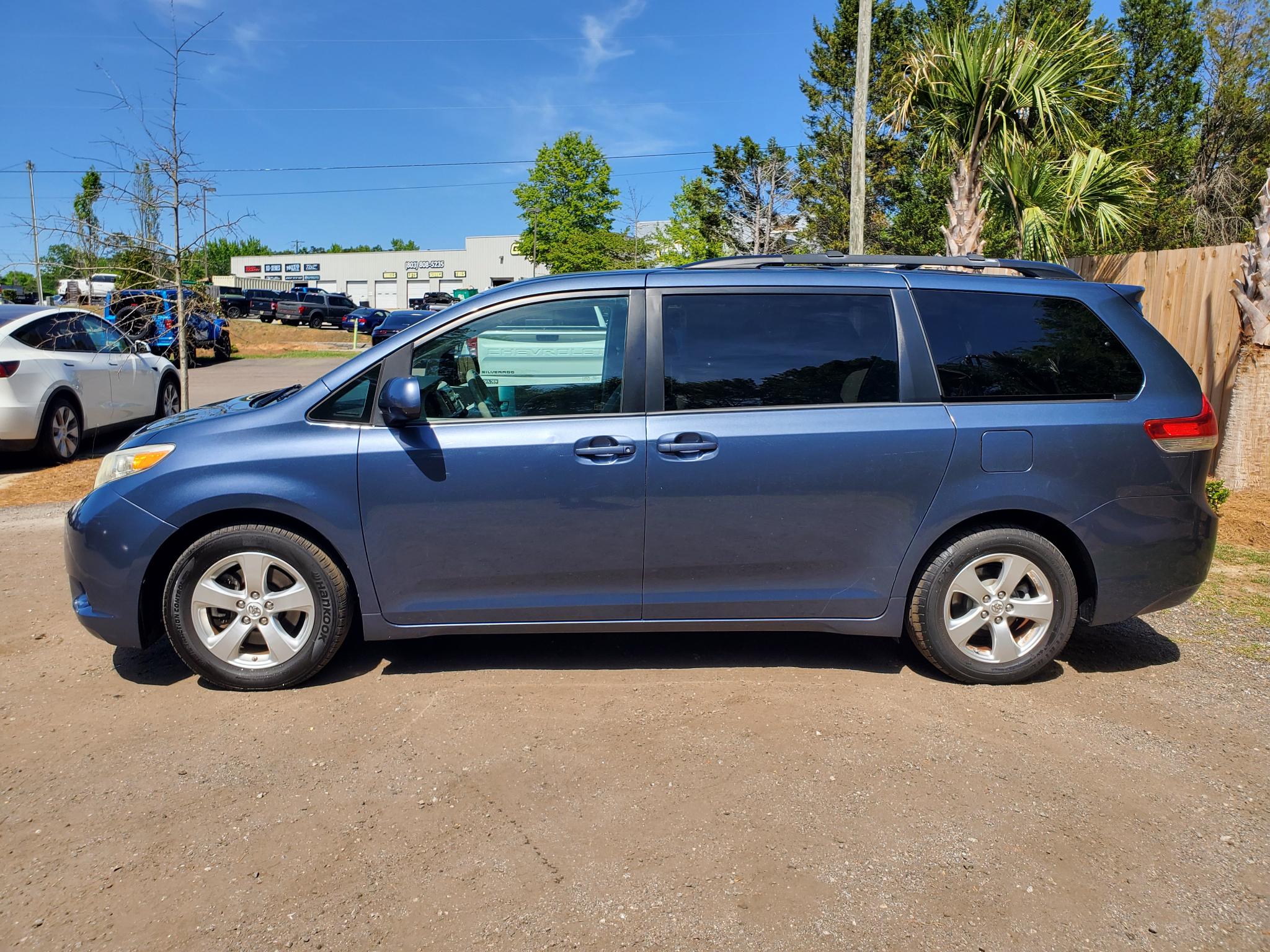 Toyota Sienna 5dr 7-Pass Van V6 LE AAS FWD (Natl) 2013