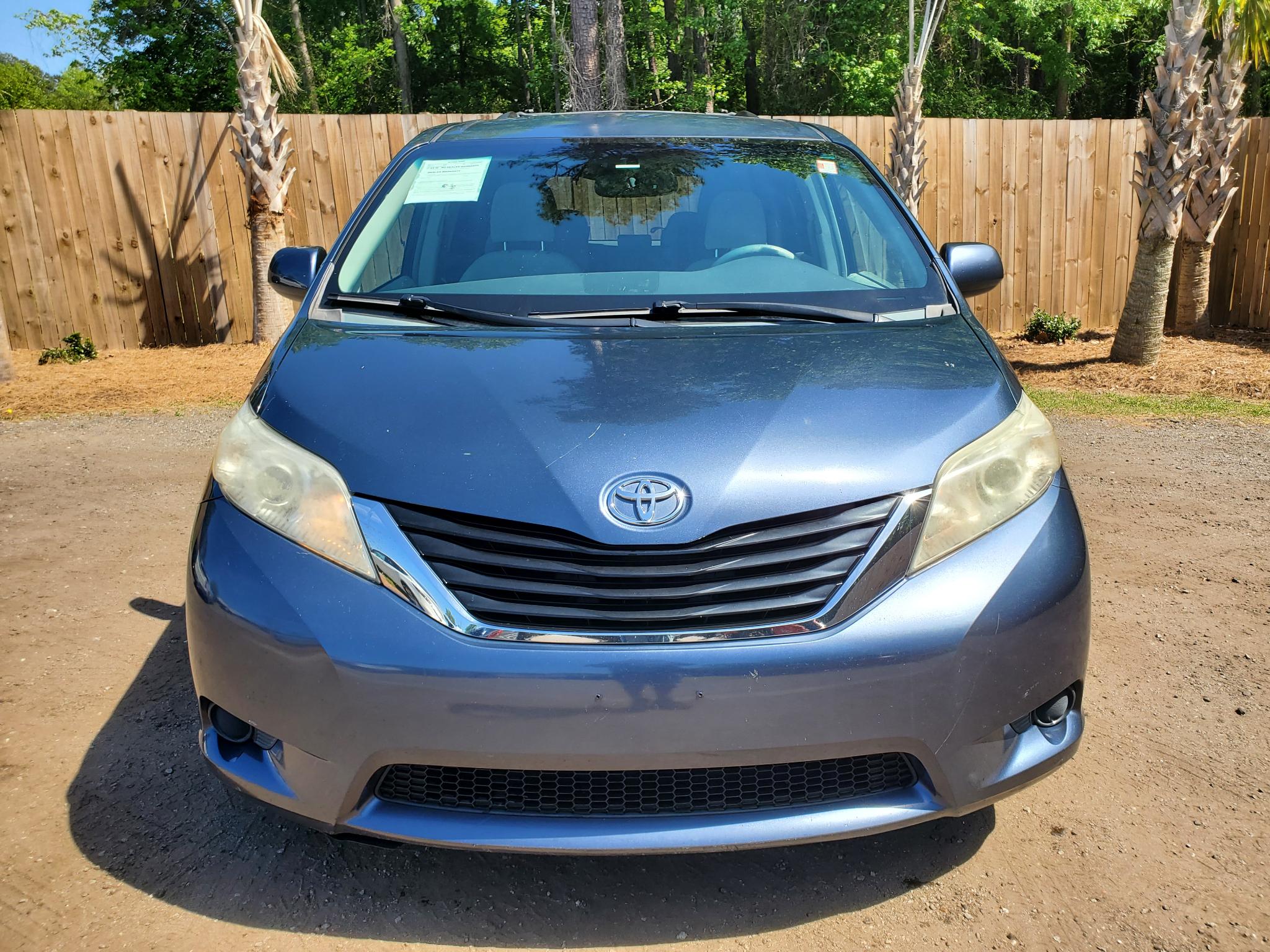 Toyota Sienna 5dr 7-Pass Van V6 LE AAS FWD (Natl) 2013