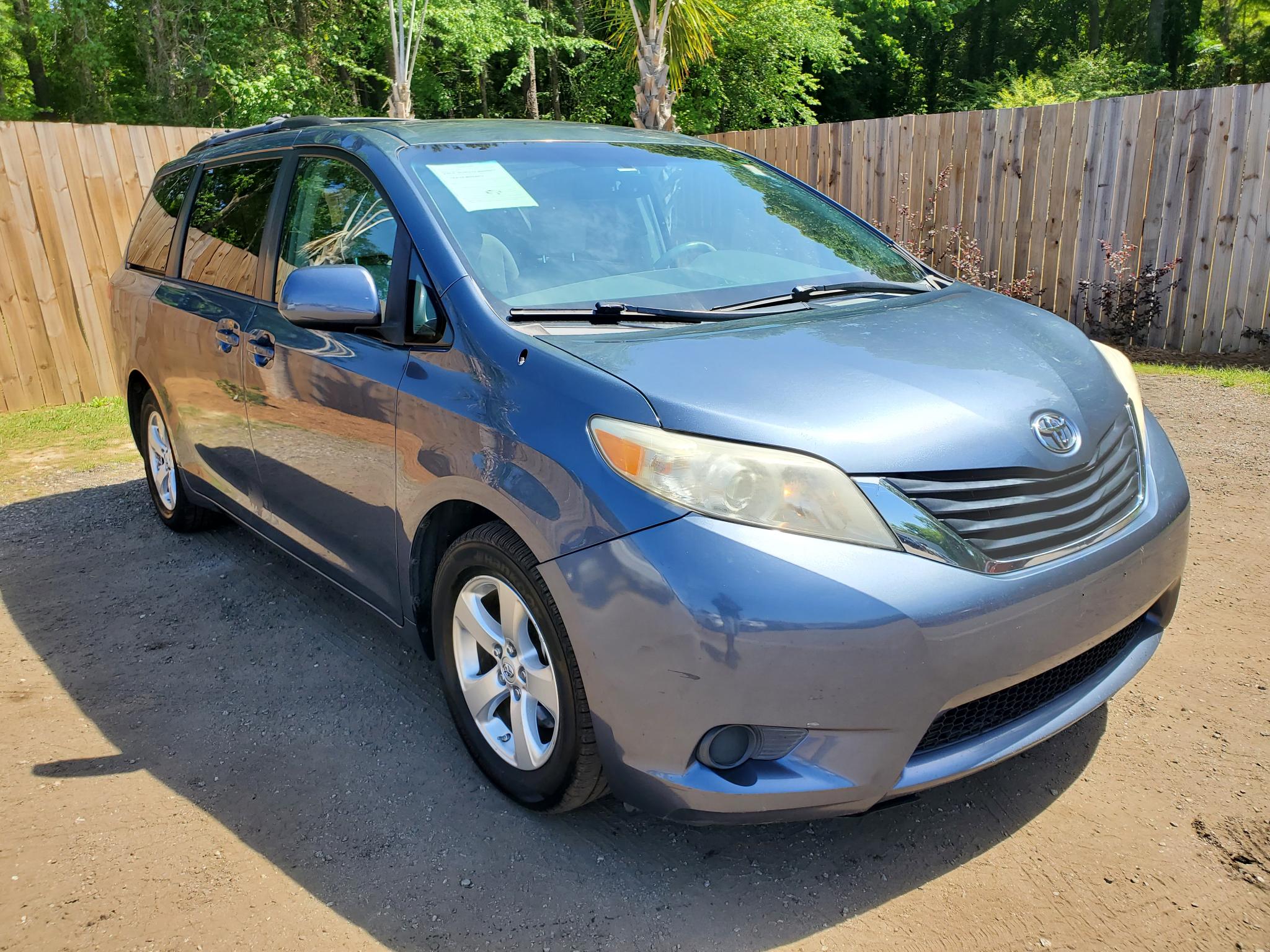 Toyota Sienna 5dr 7-Pass Van V6 LE AAS FWD (Natl) 2013