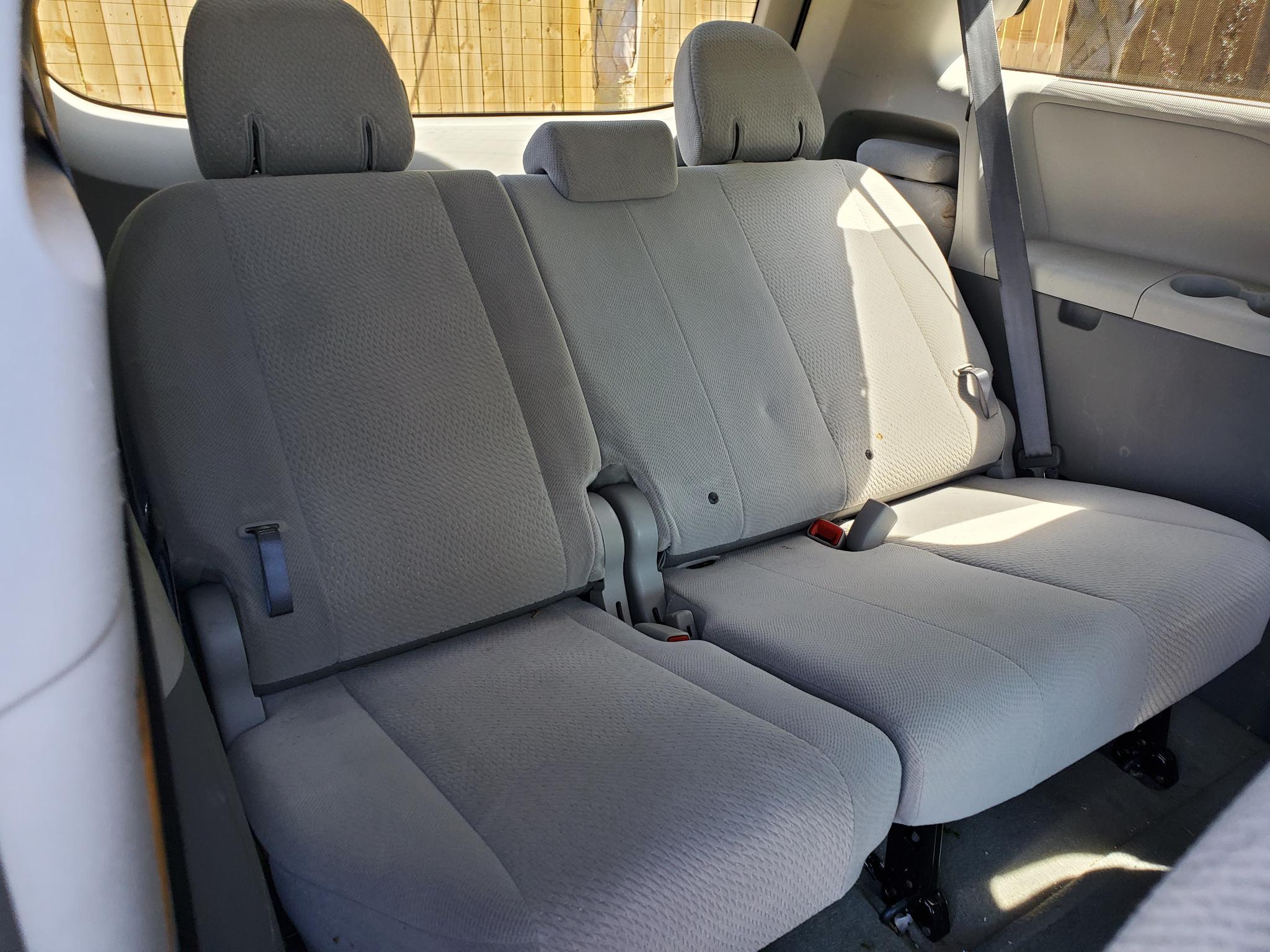 Toyota Sienna 5dr 7-Pass Van V6 LE AAS FWD (Natl) 2013