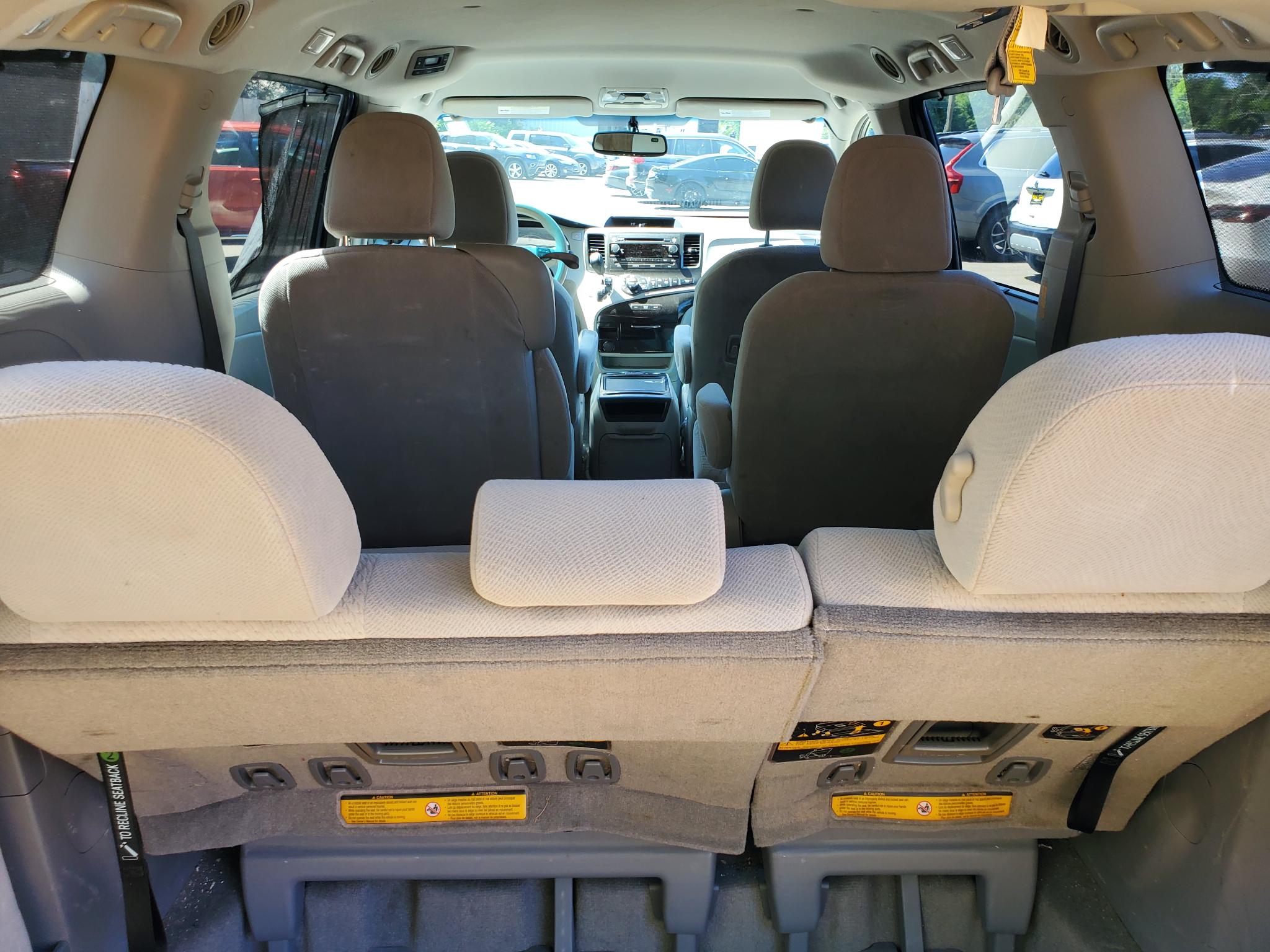 Toyota Sienna 5dr 7-Pass Van V6 LE AAS FWD (Natl) 2013