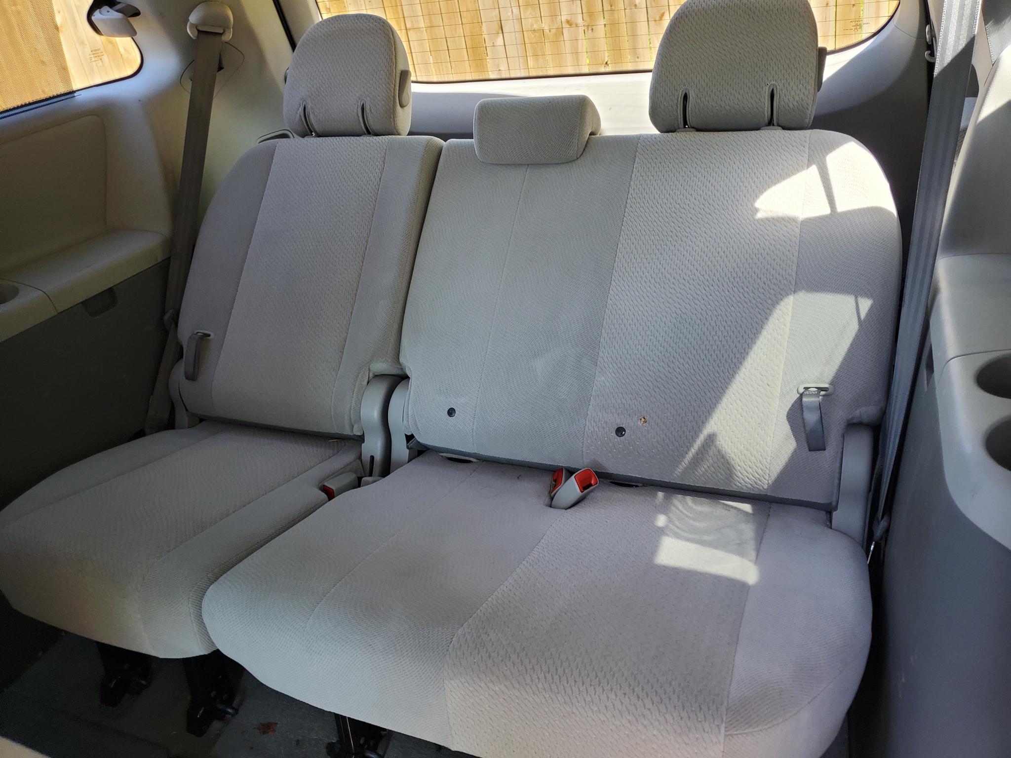 Toyota Sienna 5dr 7-Pass Van V6 LE AAS FWD (Natl) 2013