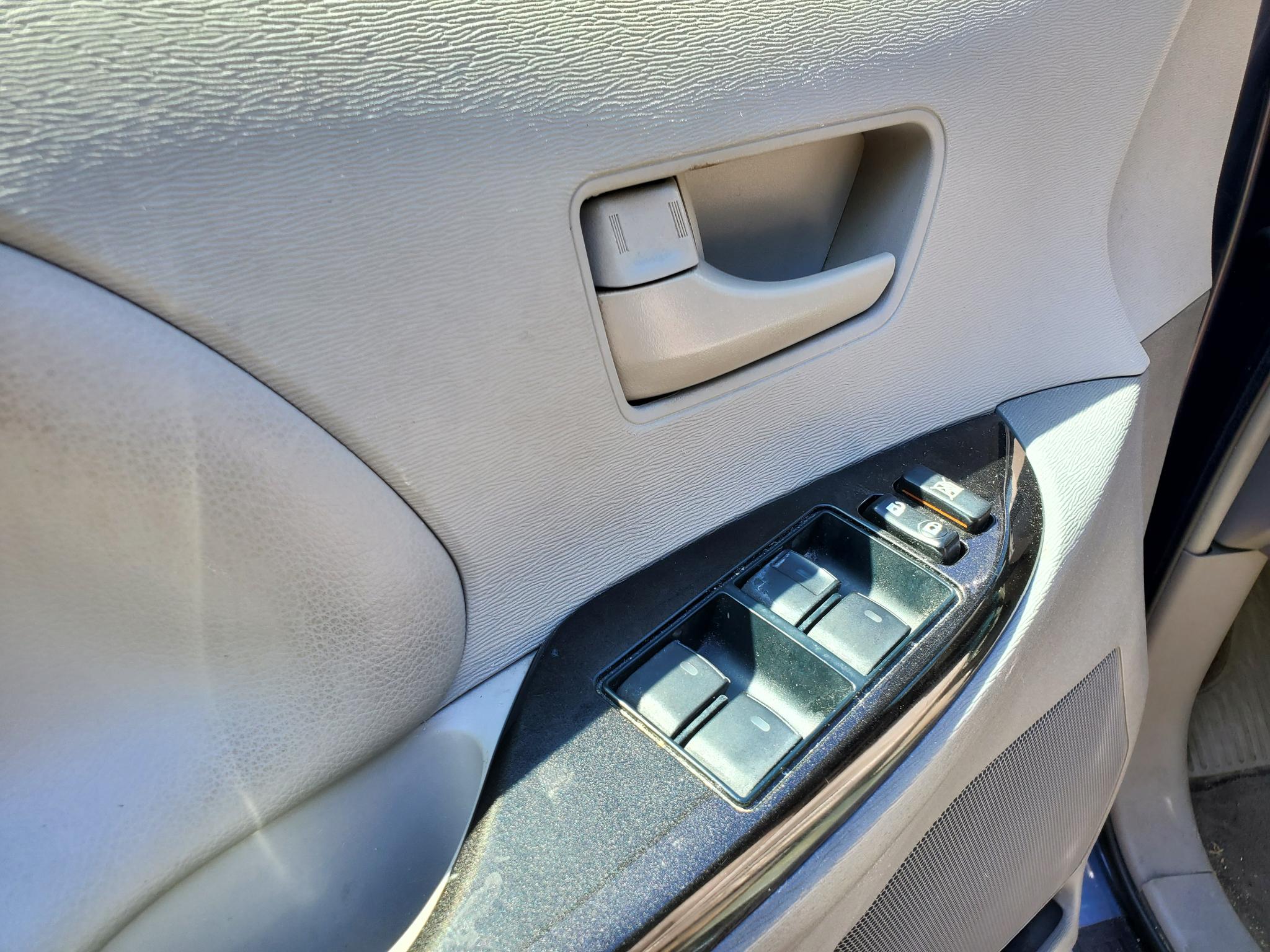 Toyota Sienna 5dr 7-Pass Van V6 LE AAS FWD (Natl) 2013