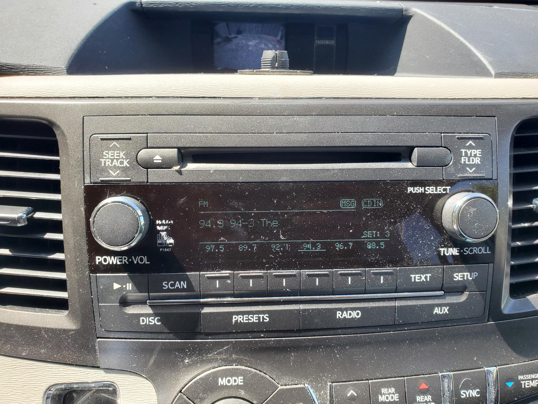 Toyota Sienna 5dr 7-Pass Van V6 LE AAS FWD (Natl) 2013