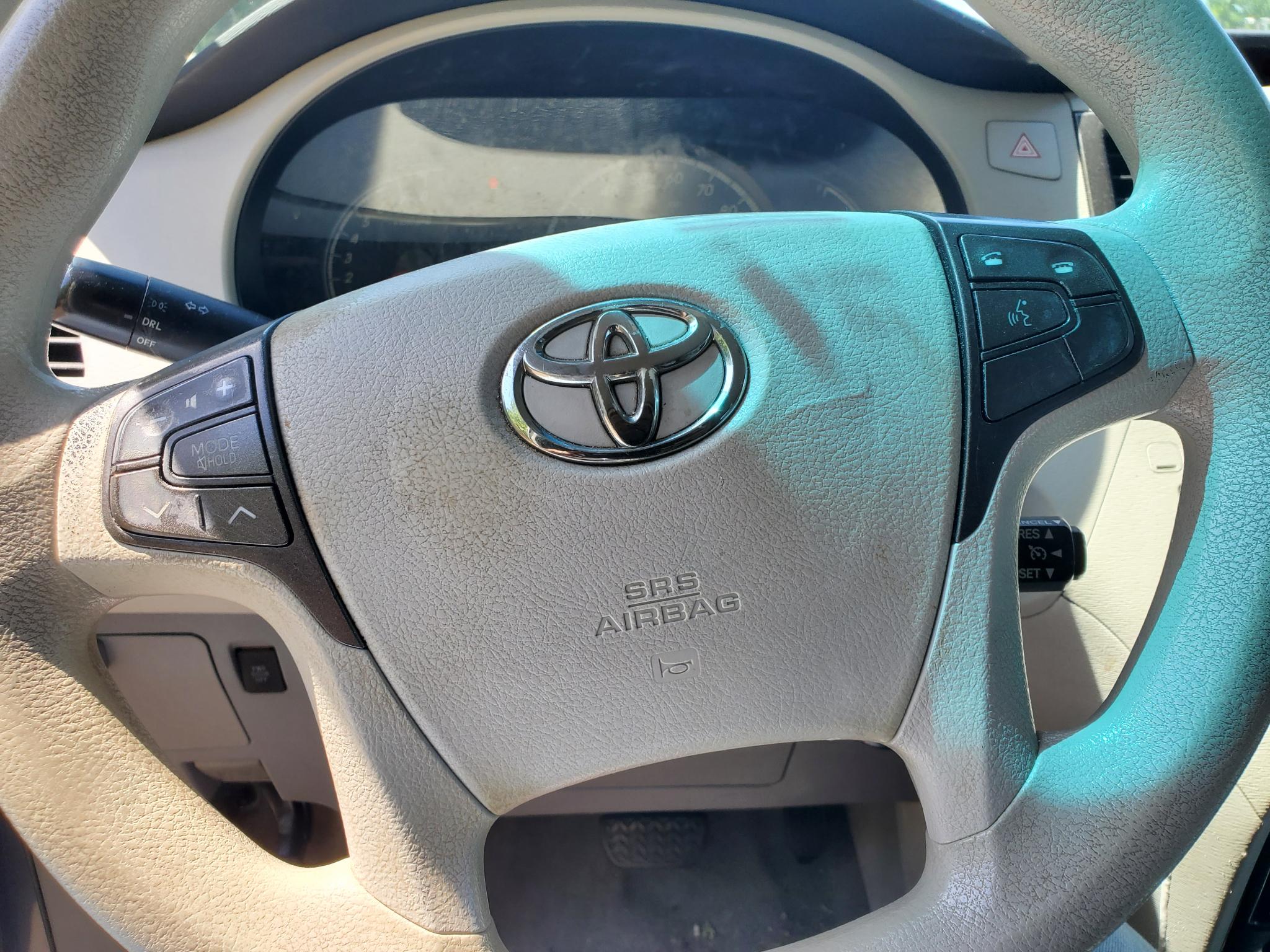 Toyota Sienna 5dr 7-Pass Van V6 LE AAS FWD (Natl) 2013