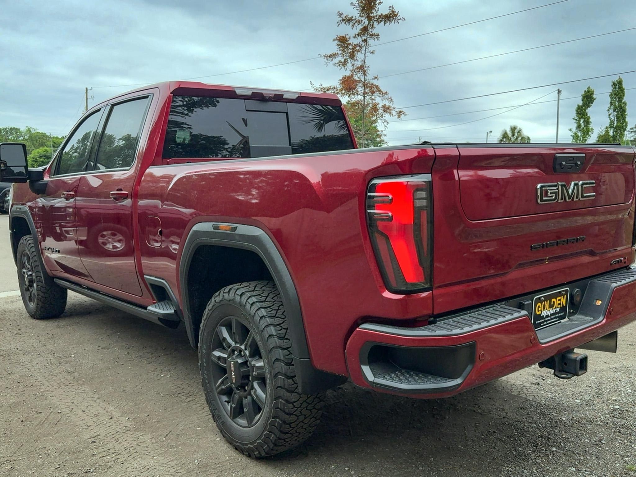 GMC Sierra 2500HD 4WD Crew Cab 159" AT4 2024