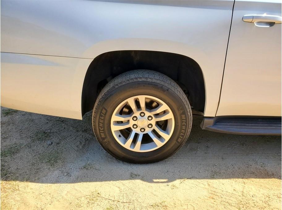 Chevrolet Suburban 2WD 4dr 1500 LT 2017