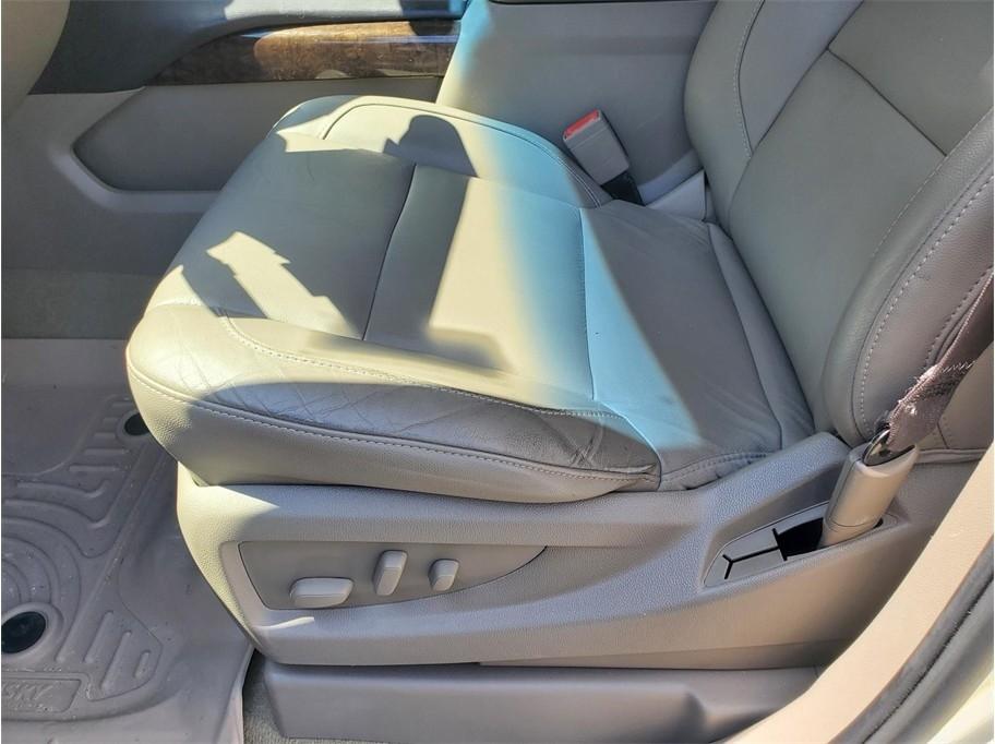 Chevrolet Suburban 2WD 4dr 1500 LT 2017