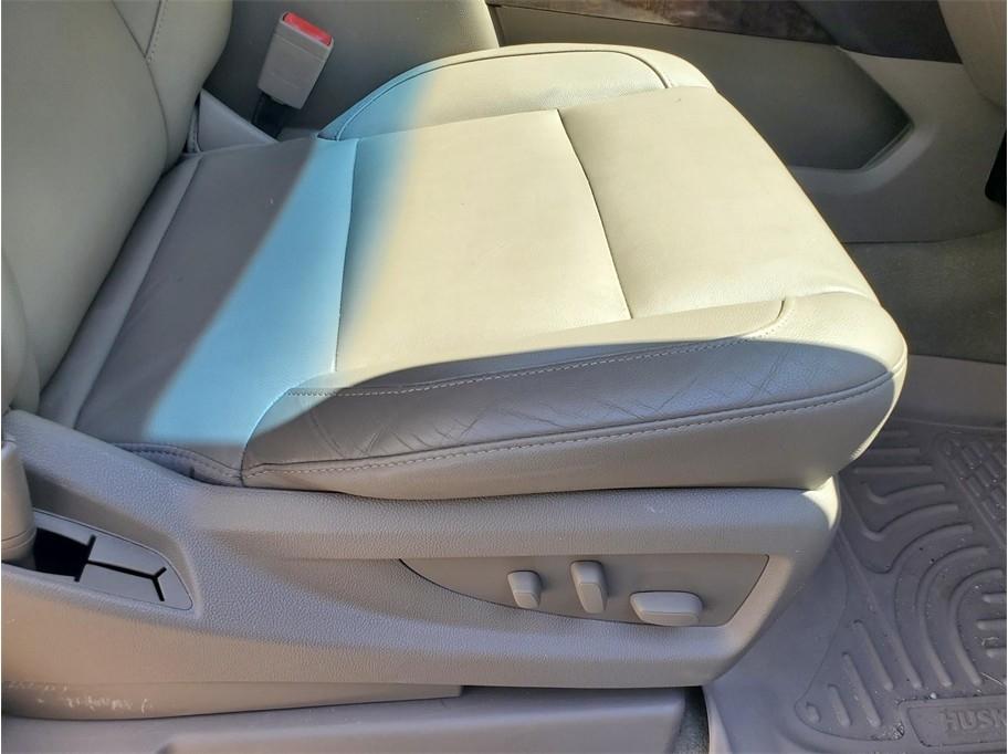 Chevrolet Suburban 2WD 4dr 1500 LT 2017