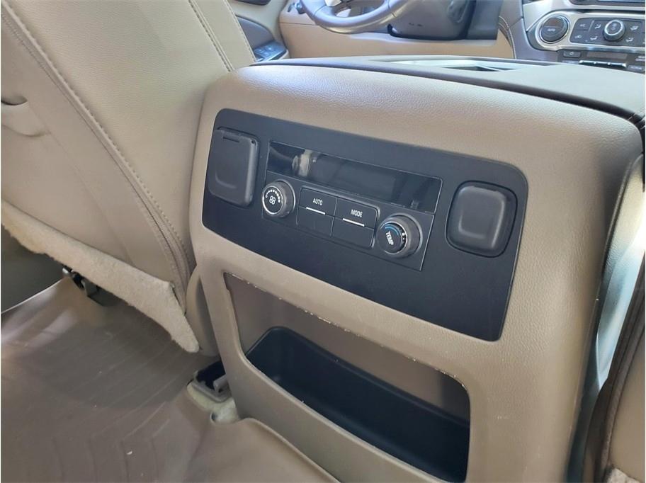 Chevrolet Suburban 2WD 4dr 1500 LT 2017