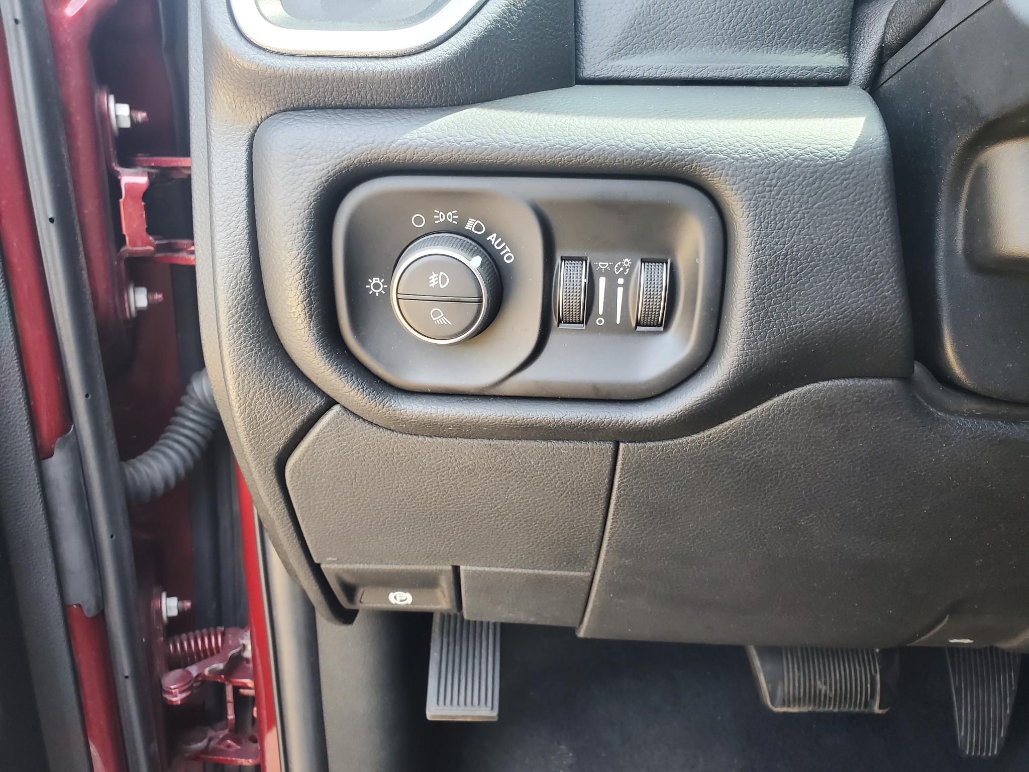 RAM 2500 Laramie 4x4 Crew Cab 6'4" Box 2019