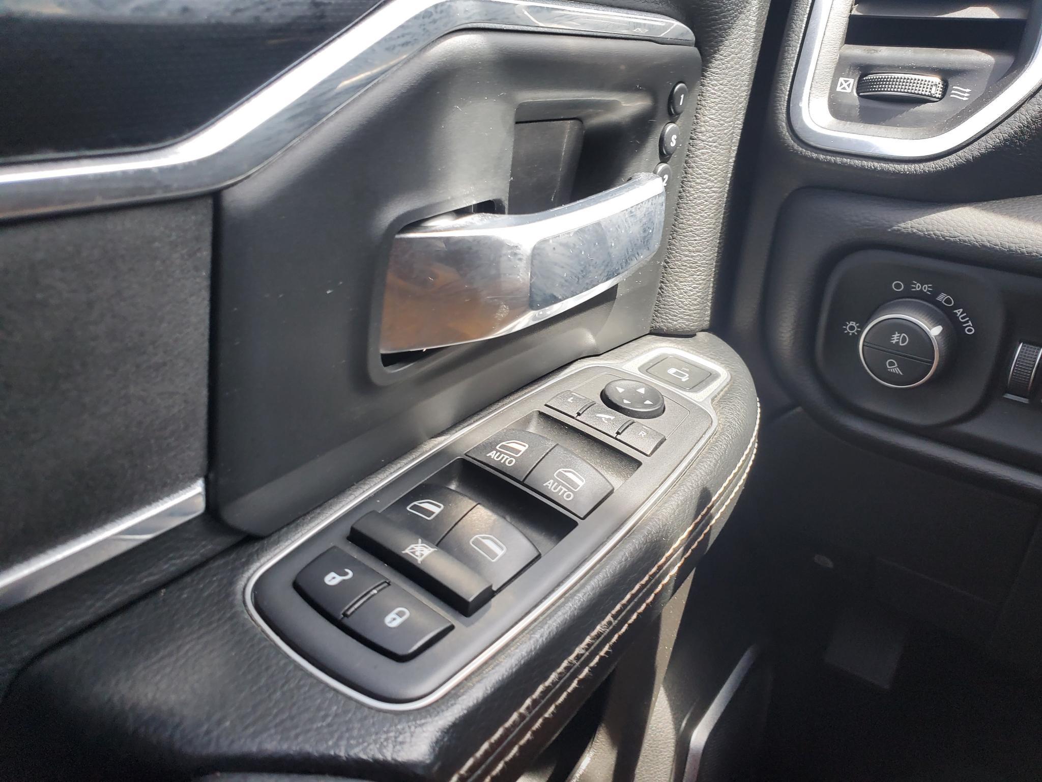 RAM 2500 Laramie 4x4 Crew Cab 6'4" Box 2019