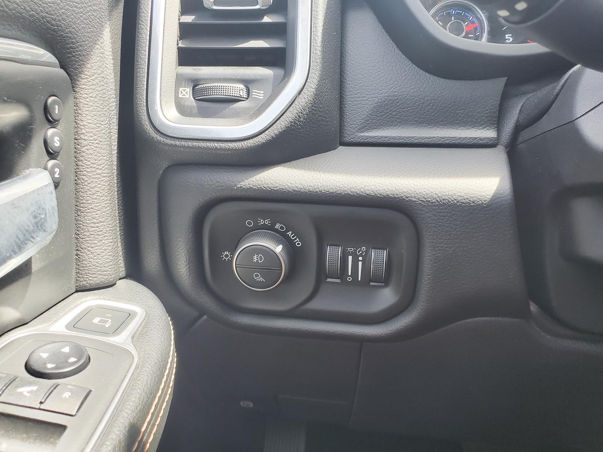 RAM 2500 Laramie 4x4 Crew Cab 6'4" Box 2019