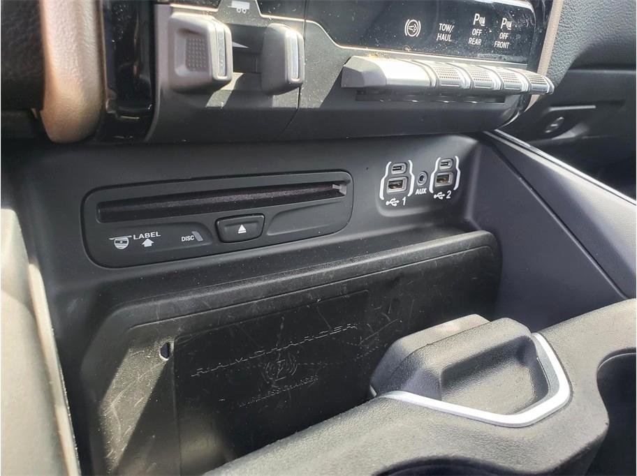 RAM 2500 Laramie 4x4 Crew Cab 6'4" Box 2019
