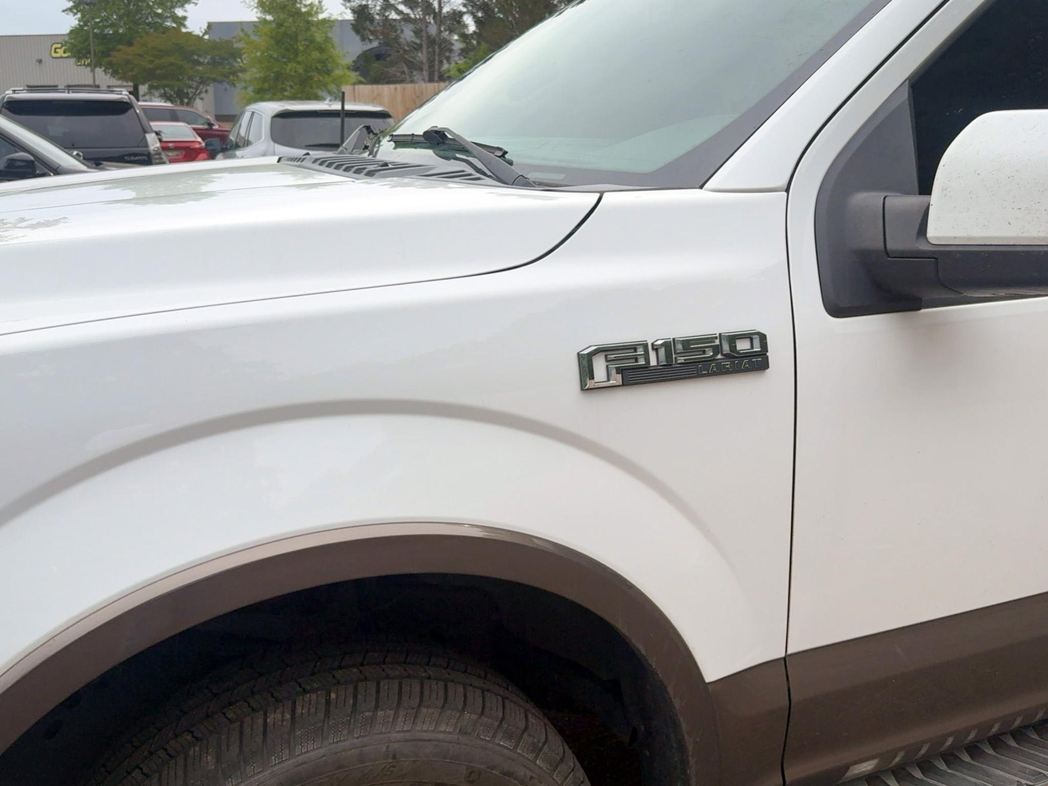 Ford F-150 2WD SuperCrew 157" Lariat 2015