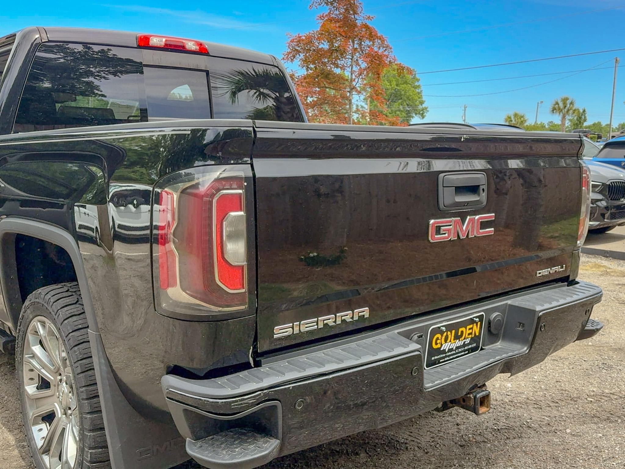 GMC Sierra 1500 4WD Crew Cab 143.5" Denali 2017