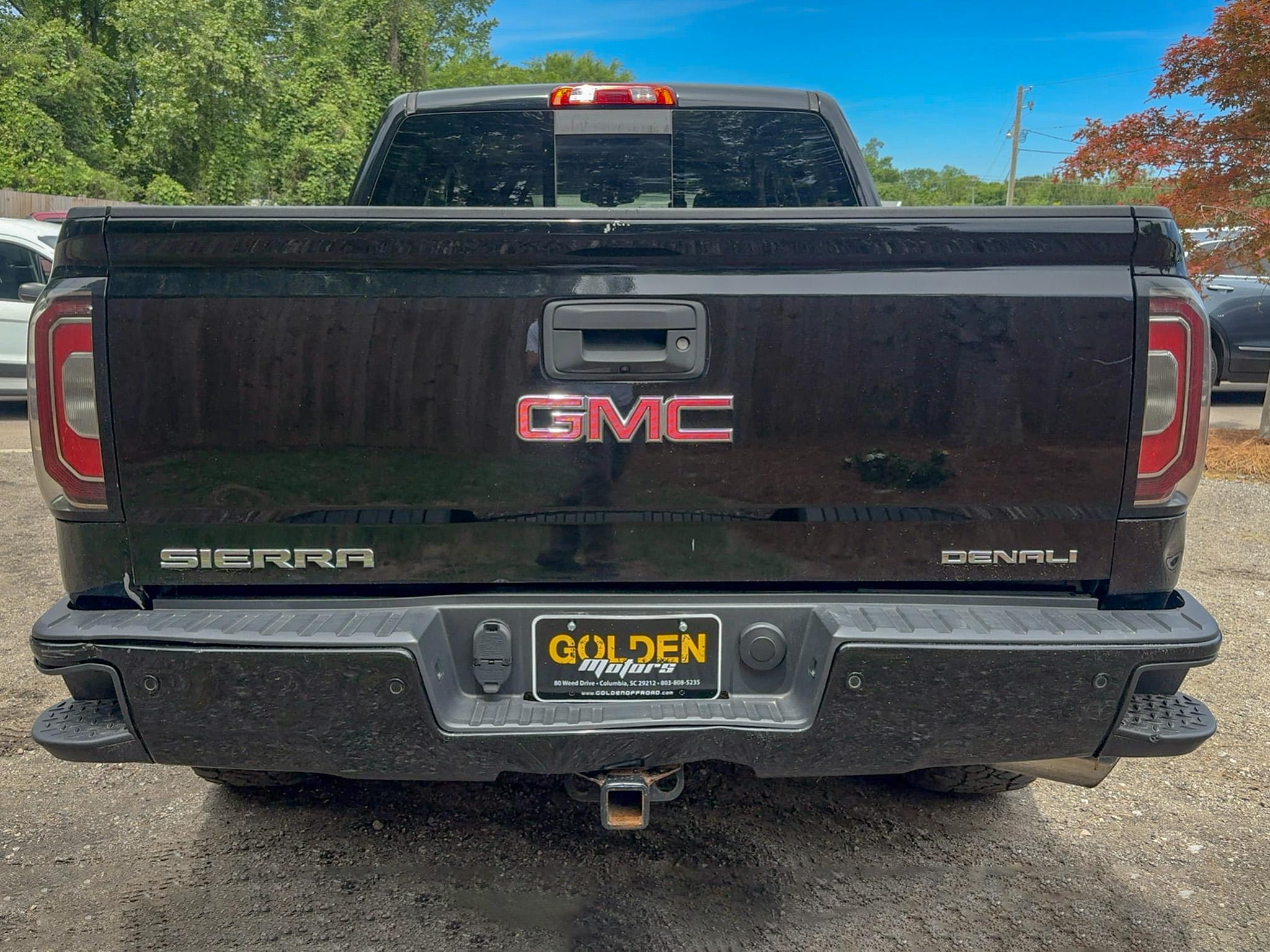 GMC Sierra 1500 4WD Crew Cab 143.5" Denali 2017