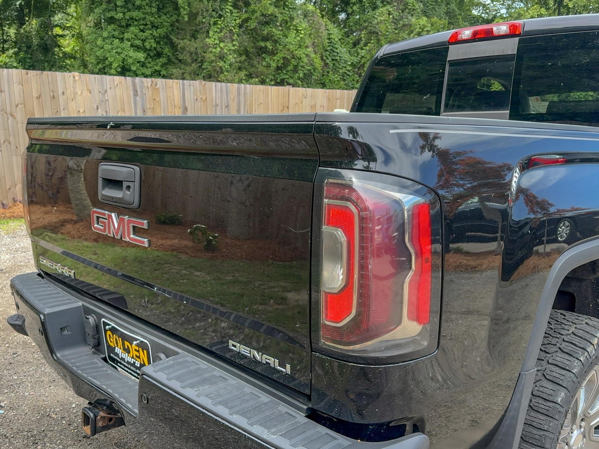 GMC Sierra 1500 4WD Crew Cab 143.5" Denali 2017