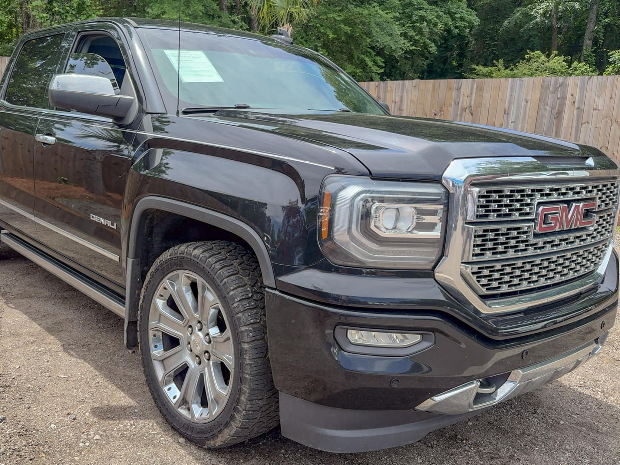 GMC Sierra 1500 4WD Crew Cab 143.5" Denali 2017