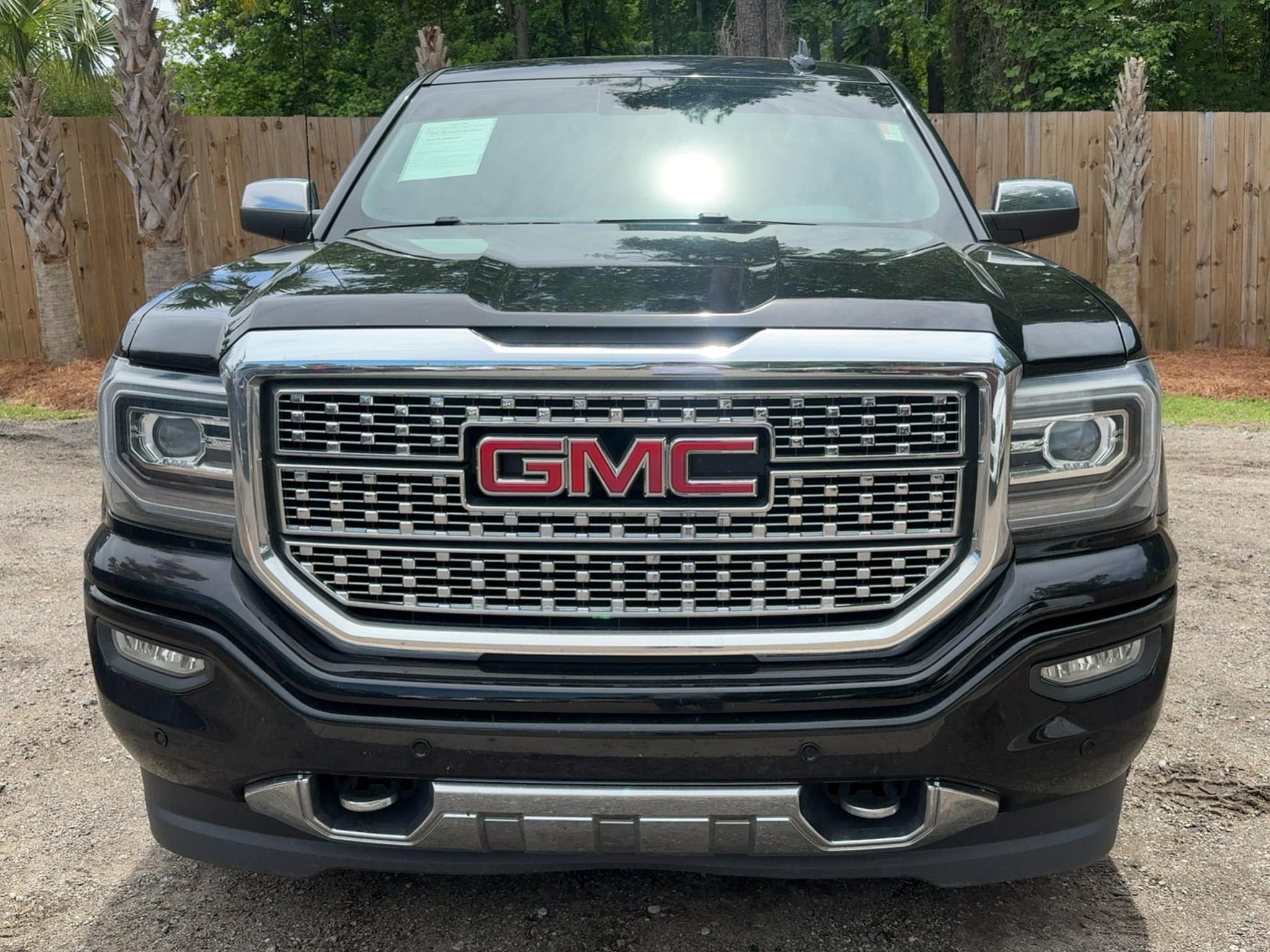 GMC Sierra 1500 4WD Crew Cab 143.5" Denali 2017