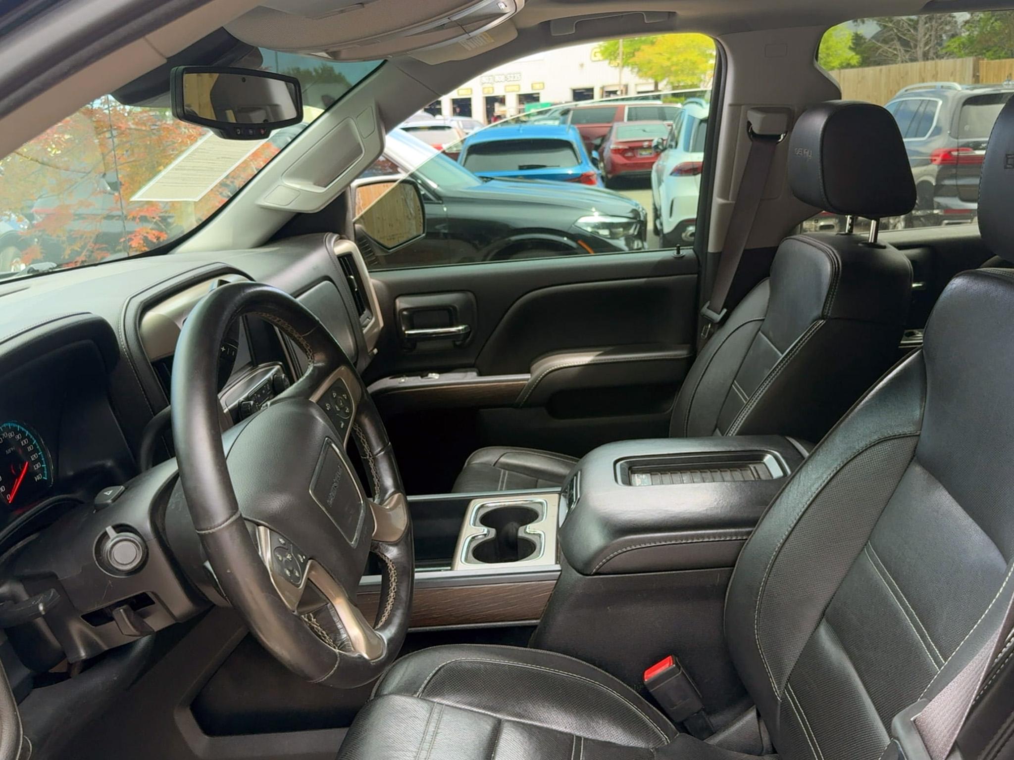 GMC Sierra 1500 4WD Crew Cab 143.5" Denali 2017