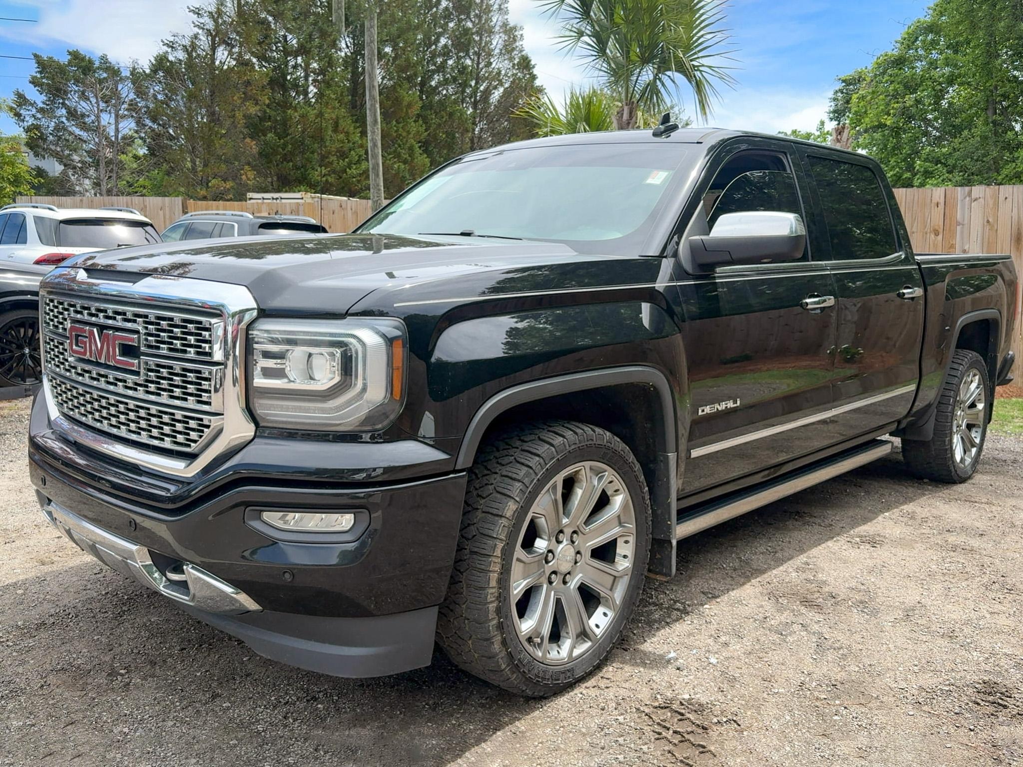 2017 GMC Sierra 4WD Crew Cab Short Box's photo