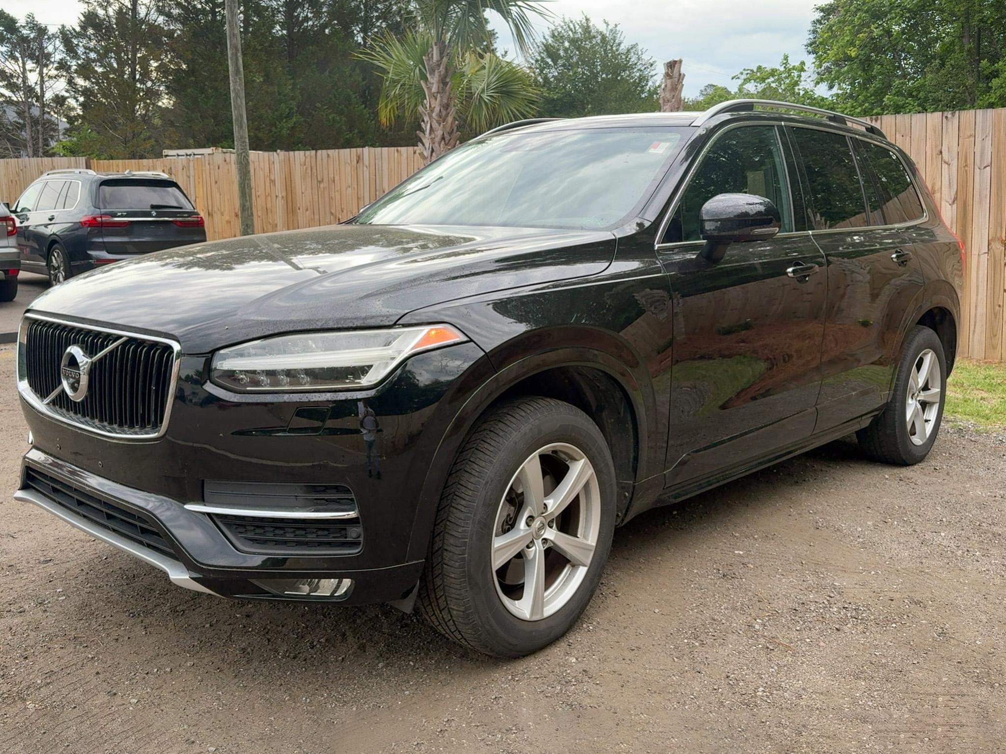 2017 Volvo XC90 T5 FWD Momentum's photo