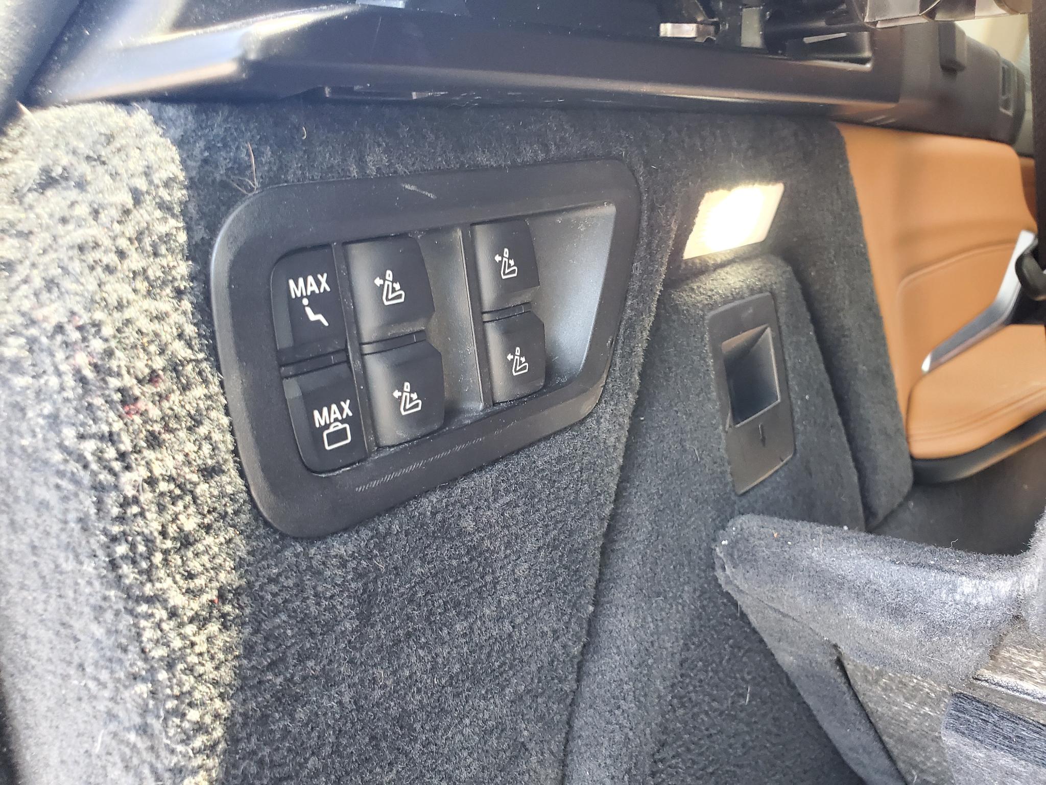BMW X7 xDrive40i Sports Activity Vehicle 2021