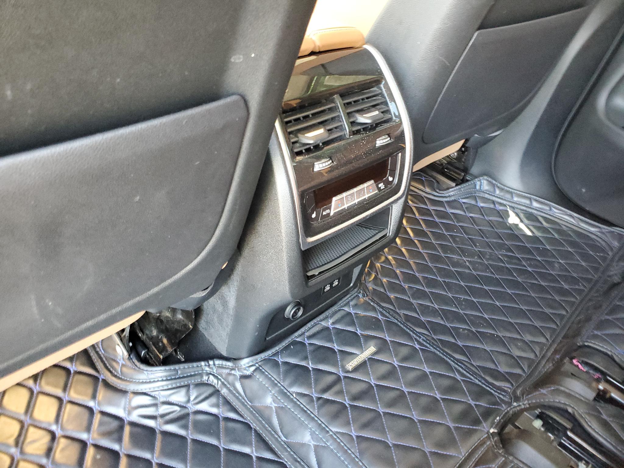 BMW X7 xDrive40i Sports Activity Vehicle 2021