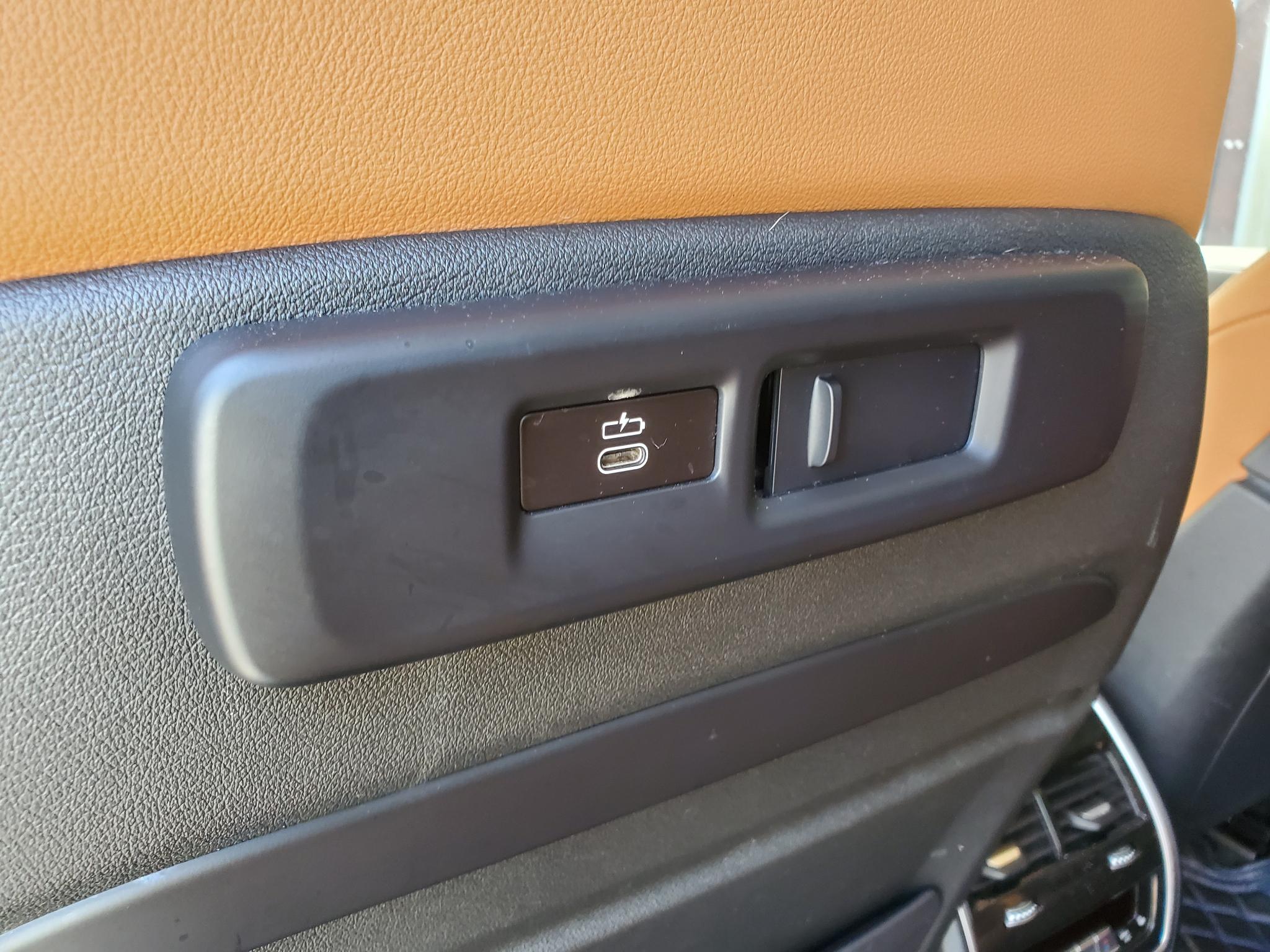 BMW X7 xDrive40i Sports Activity Vehicle 2021
