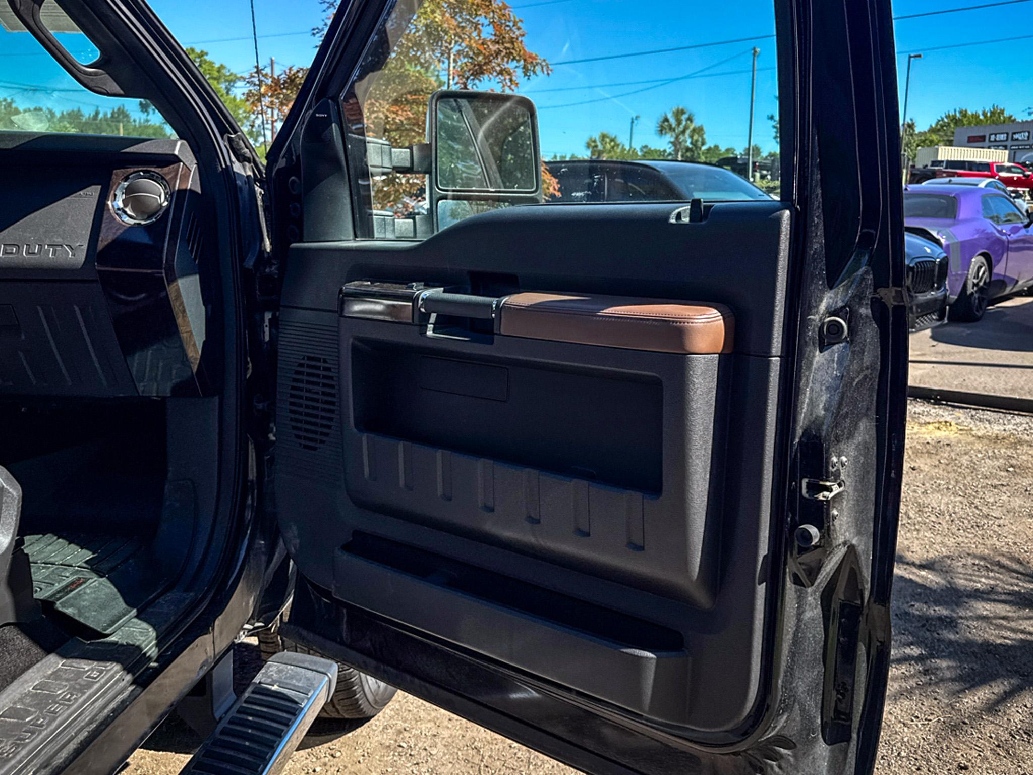Ford Super Duty F-250 SRW 4WD Crew Cab 172" Platinum 2016