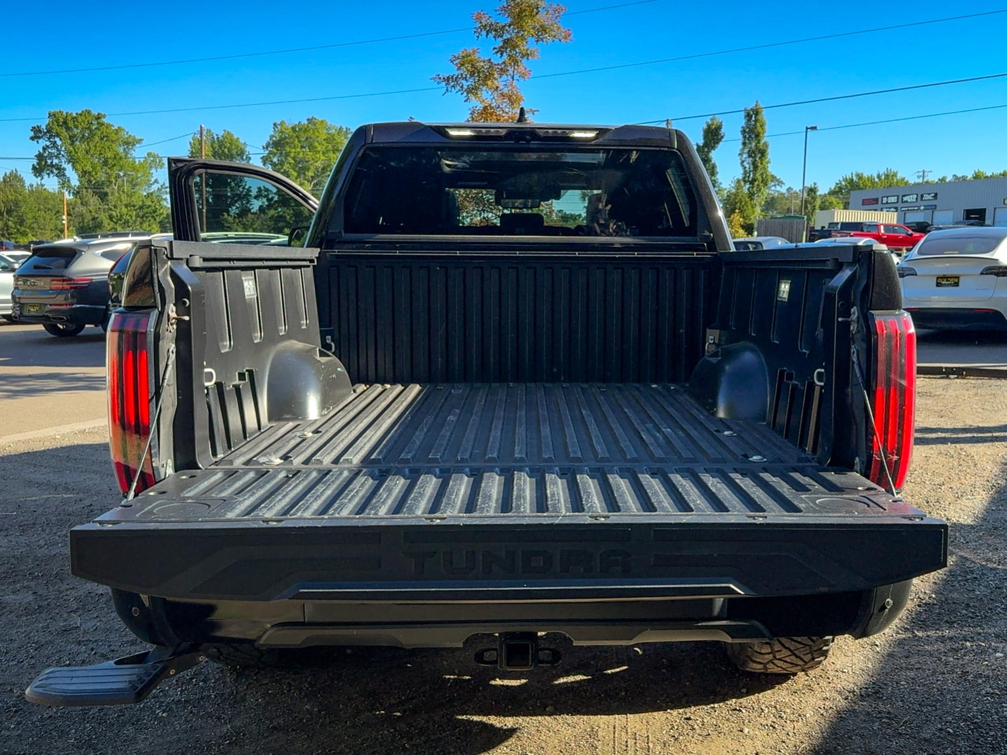 Toyota Tundra 4WD Platinum CrewMax 5.5' Bed (Natl) 2022
