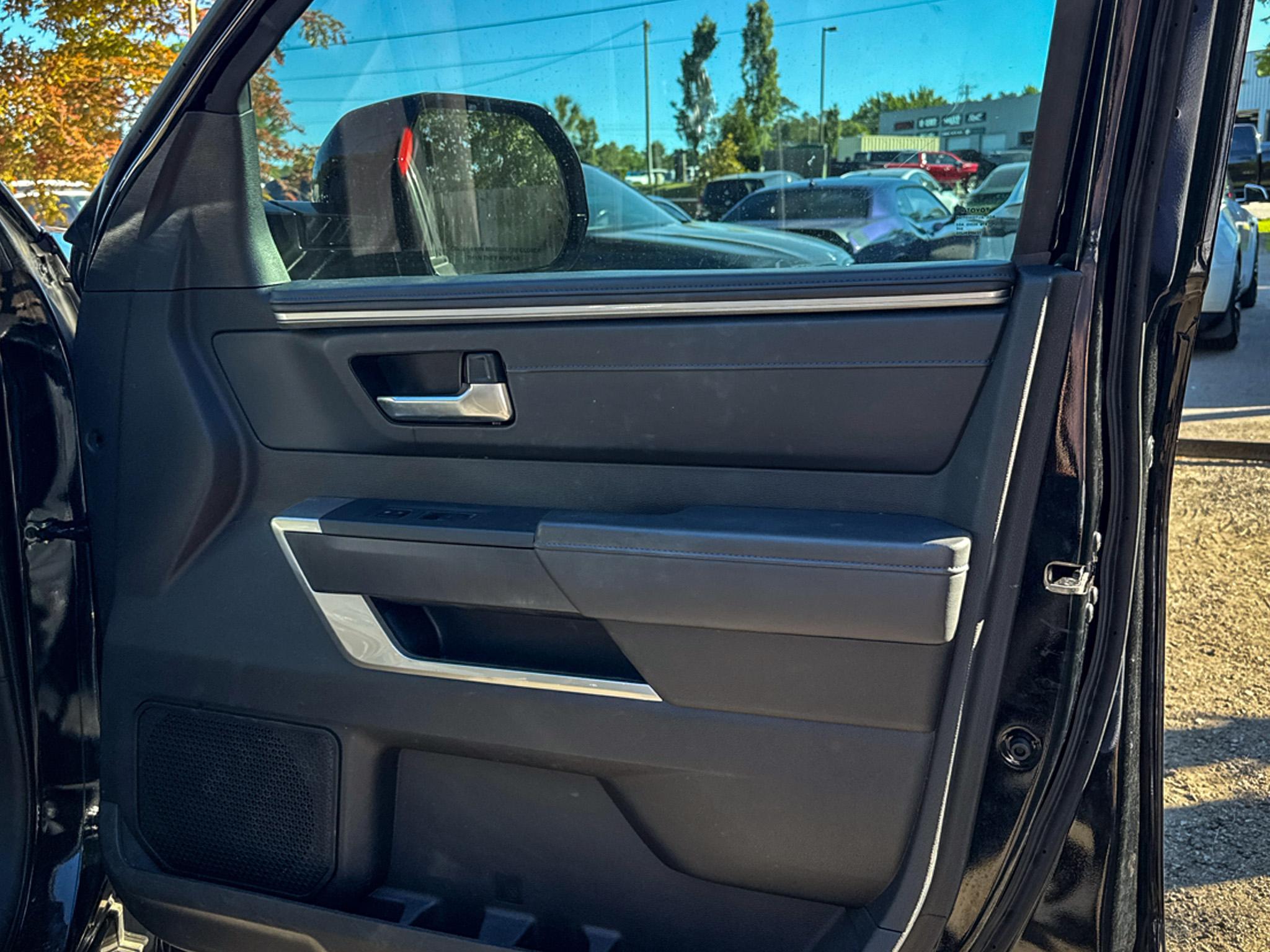 Toyota Tundra 4WD Platinum CrewMax 5.5' Bed (Natl) 2022