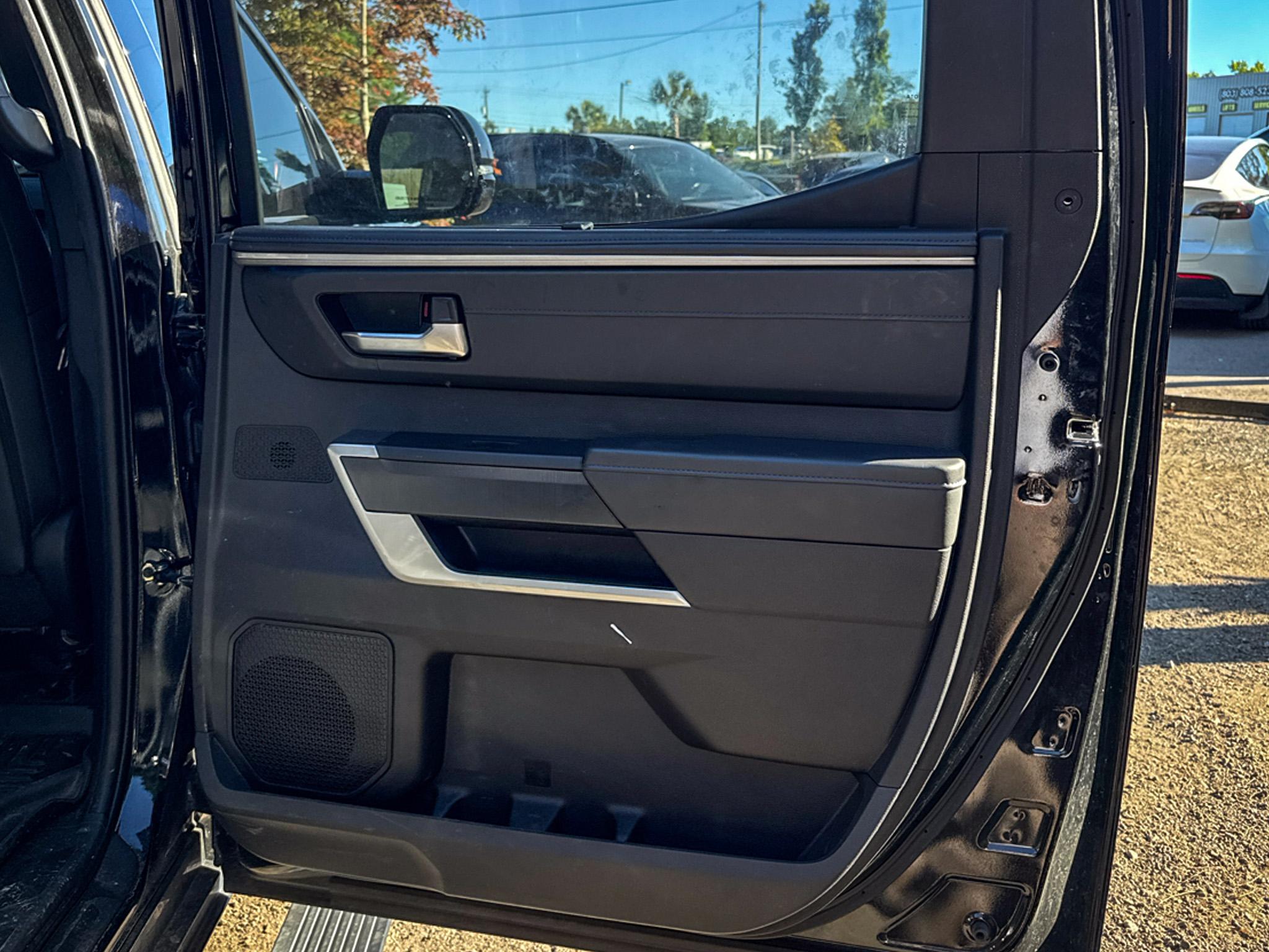 Toyota Tundra 4WD Platinum CrewMax 5.5' Bed (Natl) 2022