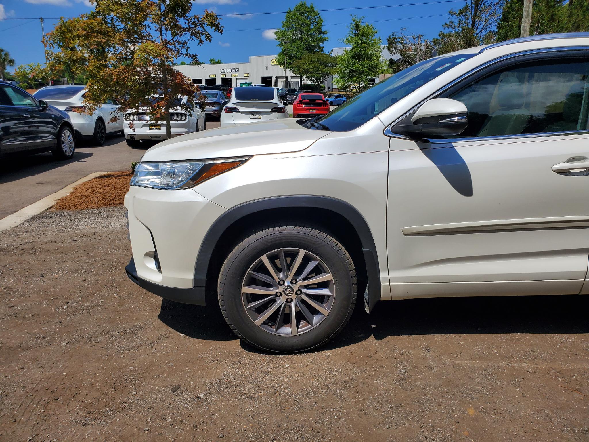 Toyota Highlander XLE V6 AWD (Natl) 2017