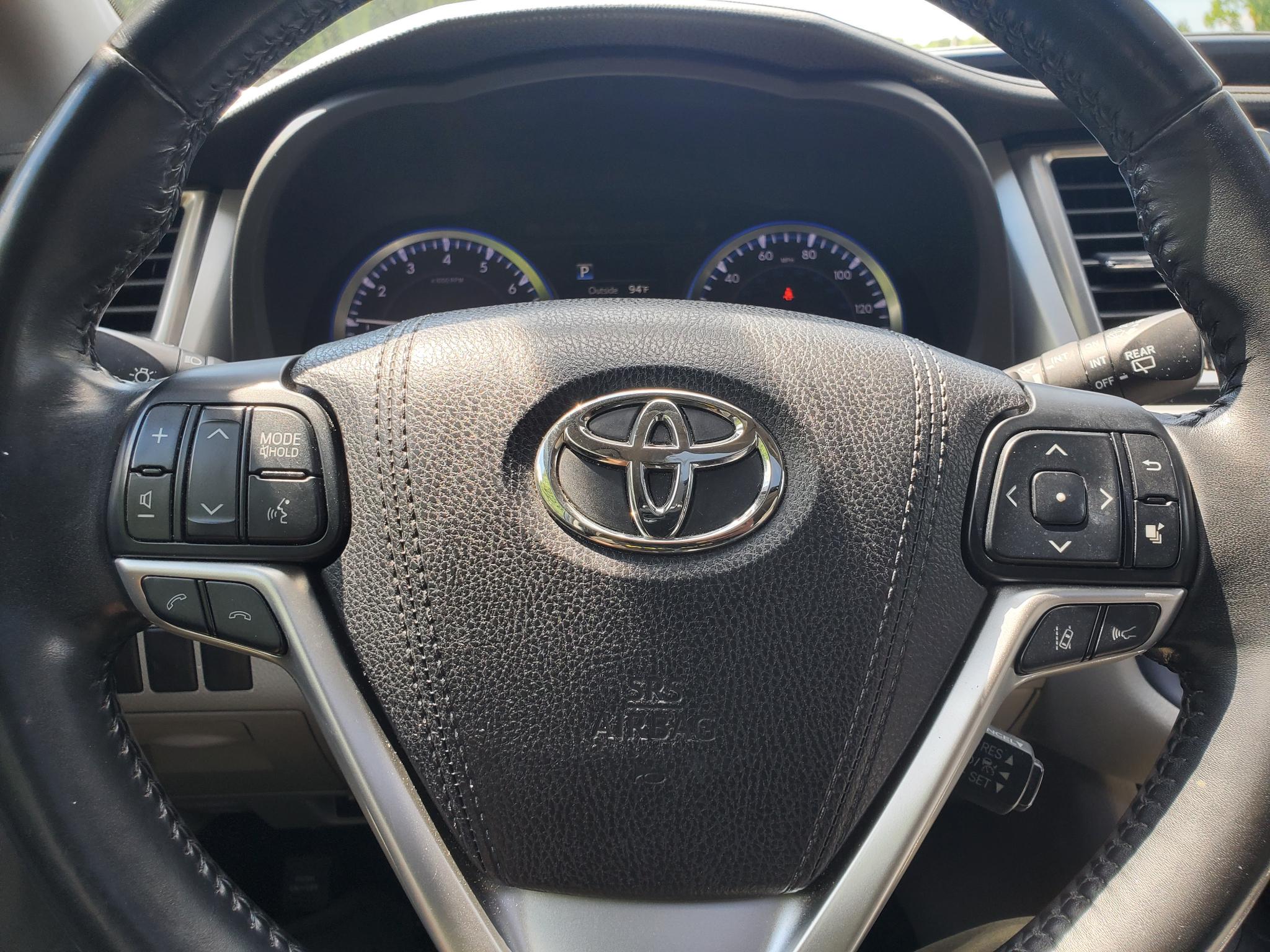 Toyota Highlander XLE V6 AWD (Natl) 2017