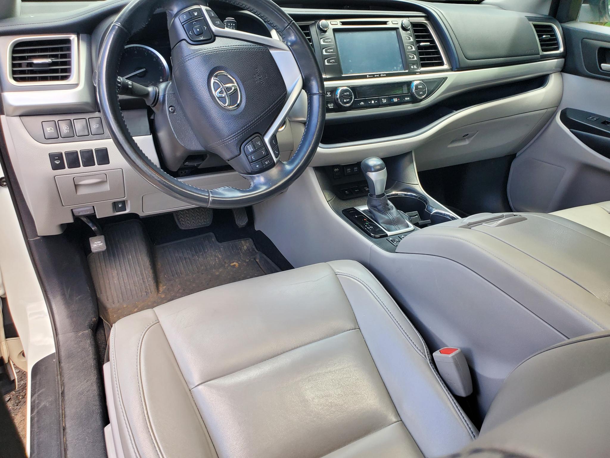 Toyota Highlander XLE V6 AWD (Natl) 2017