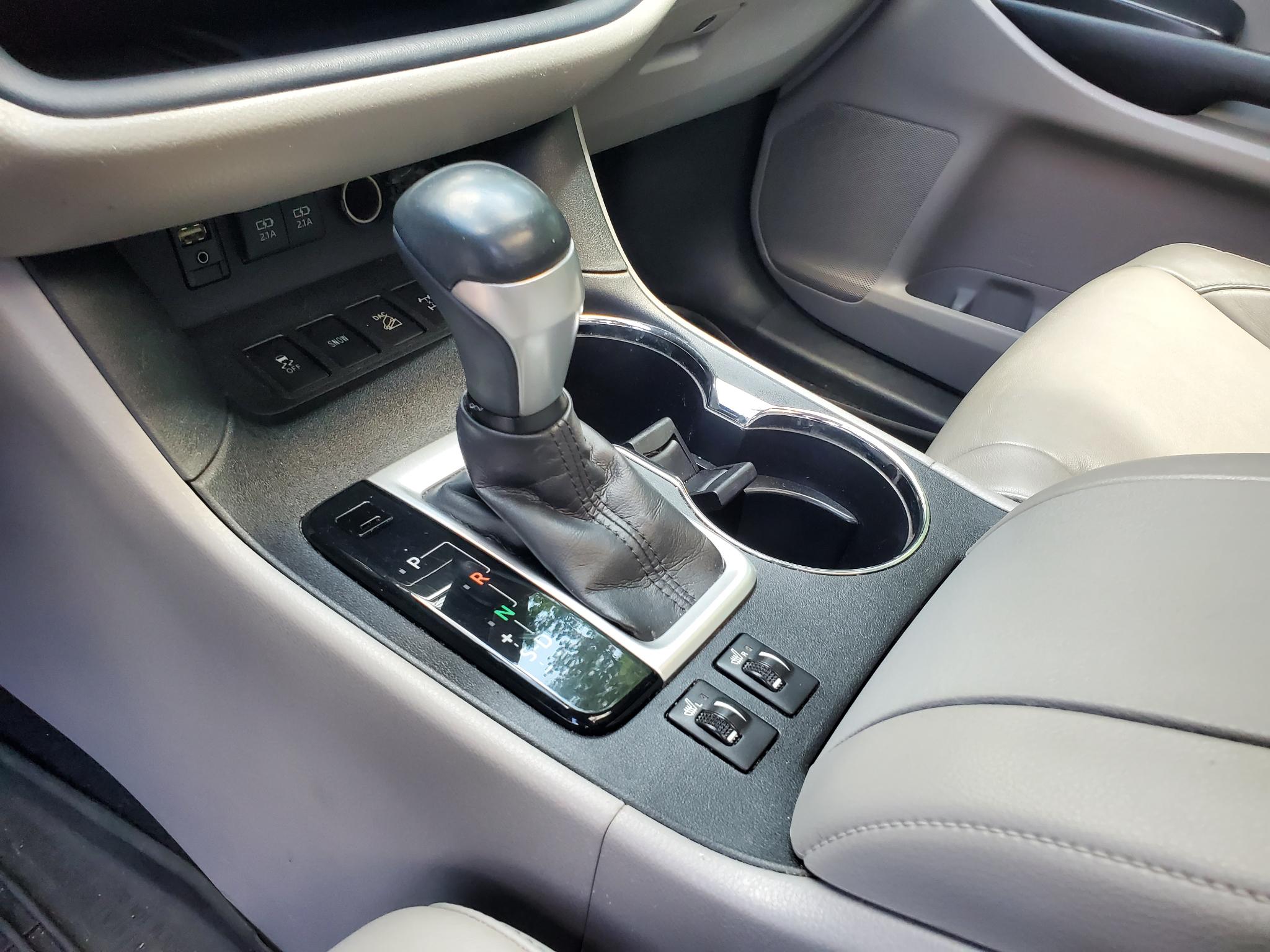 Toyota Highlander XLE V6 AWD (Natl) 2017