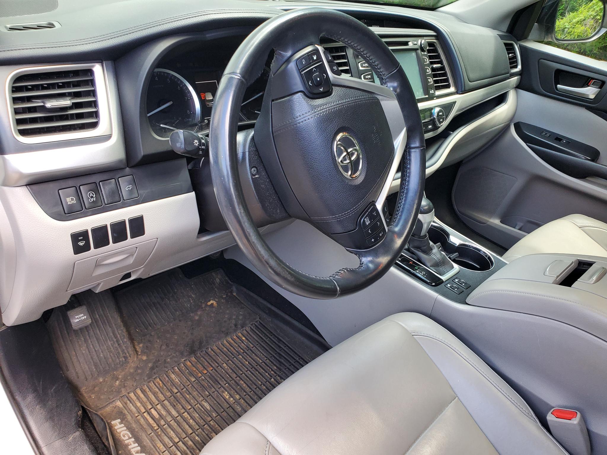 Toyota Highlander XLE V6 AWD (Natl) 2017