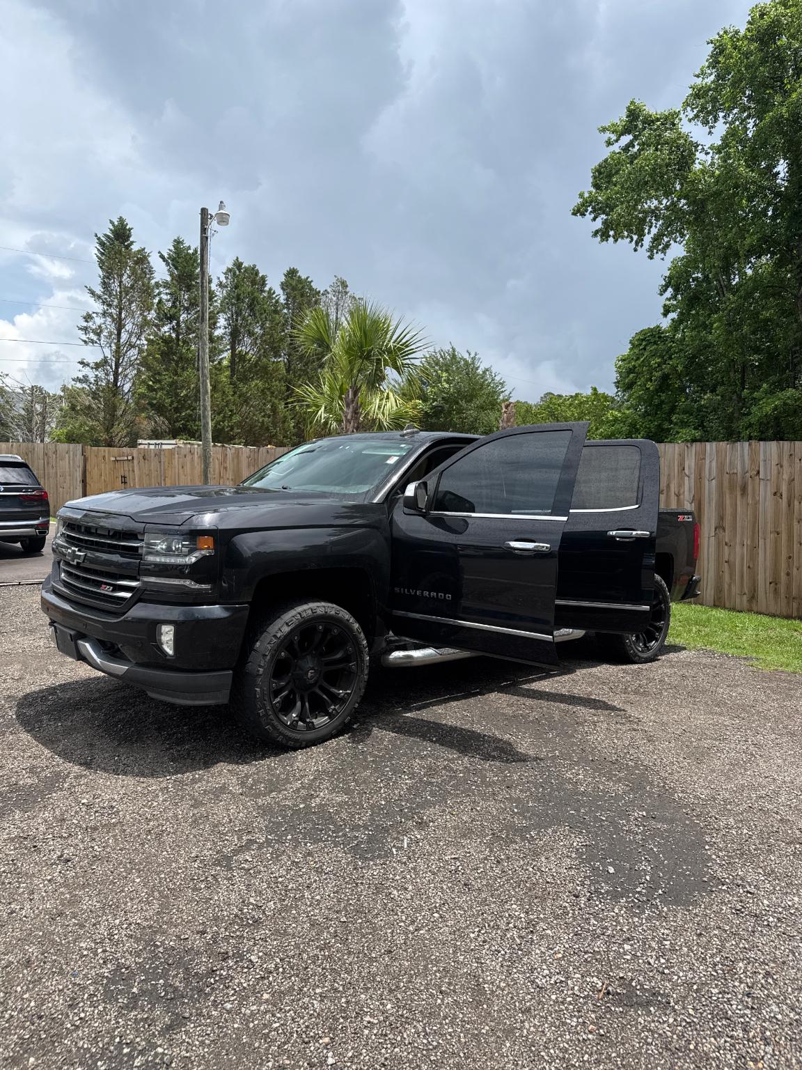 Chevrolet Silverado 1500 4WD Crew Cab 143.5" LTZ w/2LZ 2017