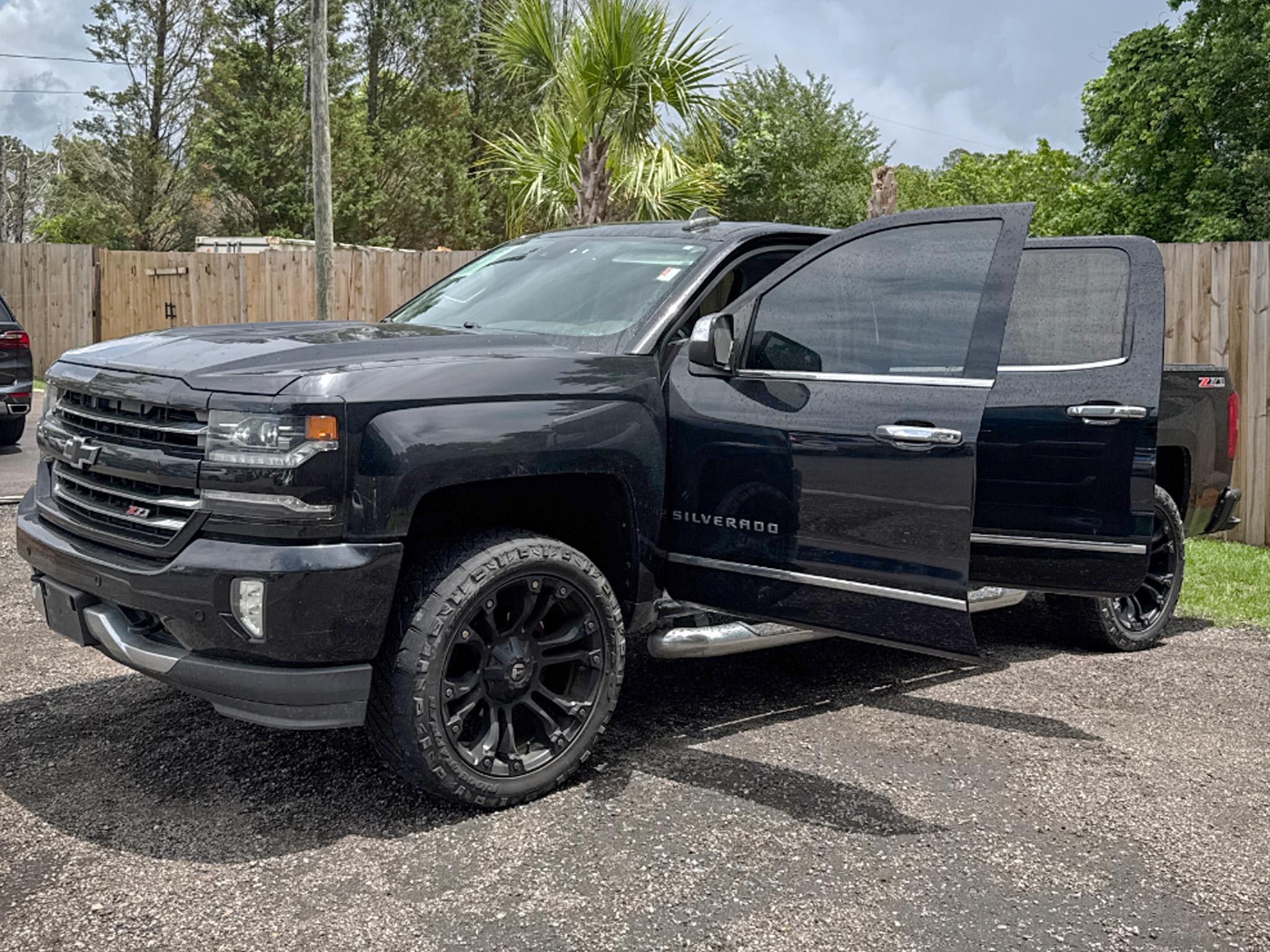 Chevrolet Silverado 1500 4WD Crew Cab 143.5" LTZ w/2LZ 2017