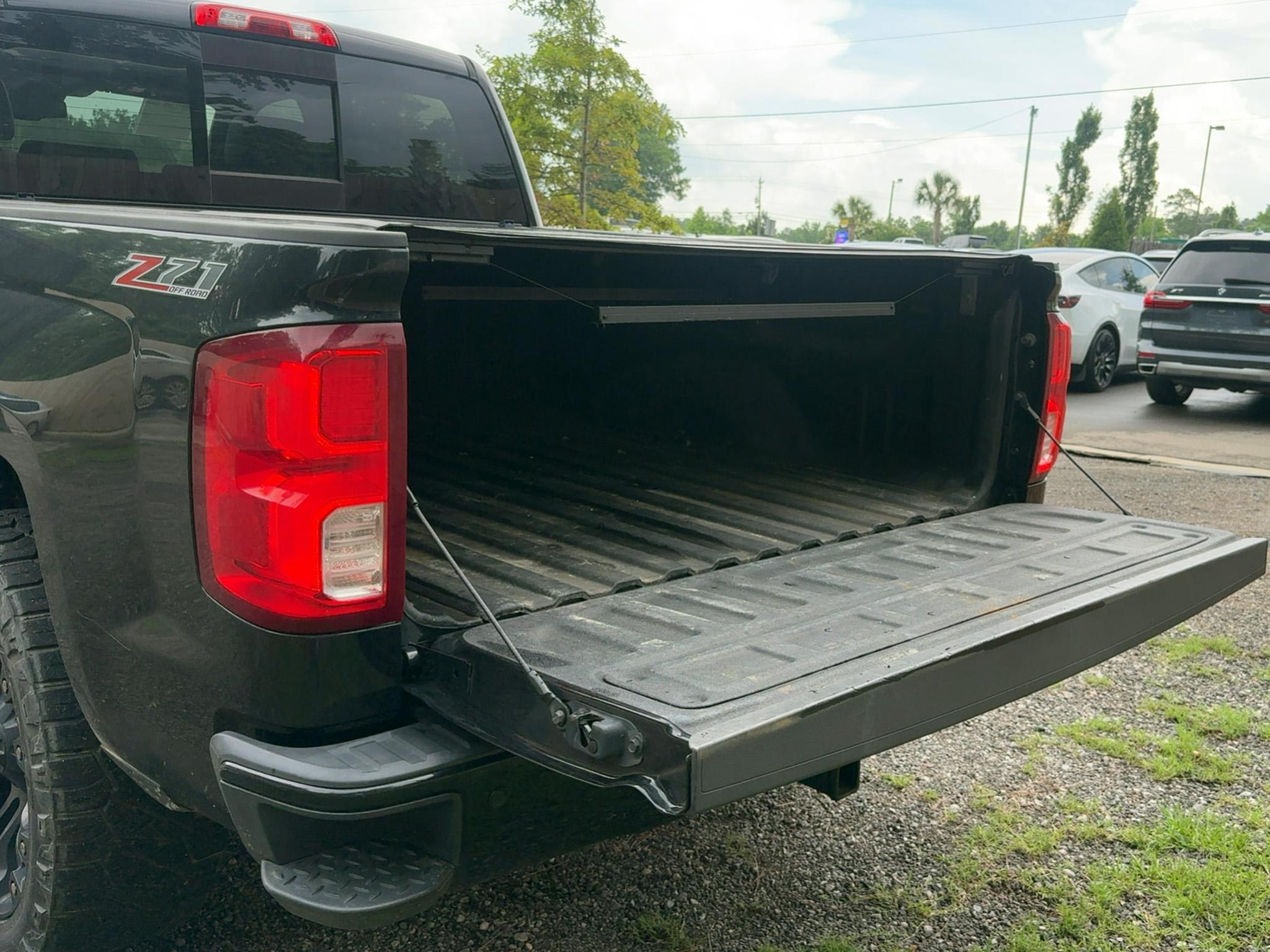 Chevrolet Silverado 1500 4WD Crew Cab 143.5" LTZ w/2LZ 2017
