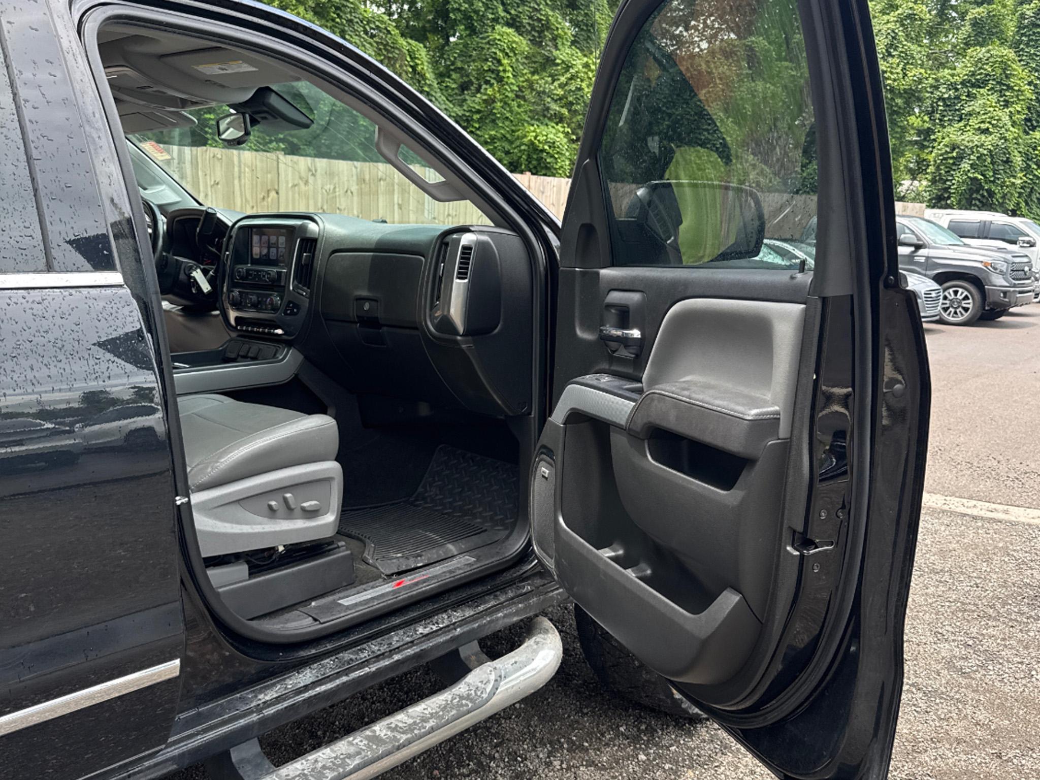 Chevrolet Silverado 1500 4WD Crew Cab 143.5" LTZ w/2LZ 2017
