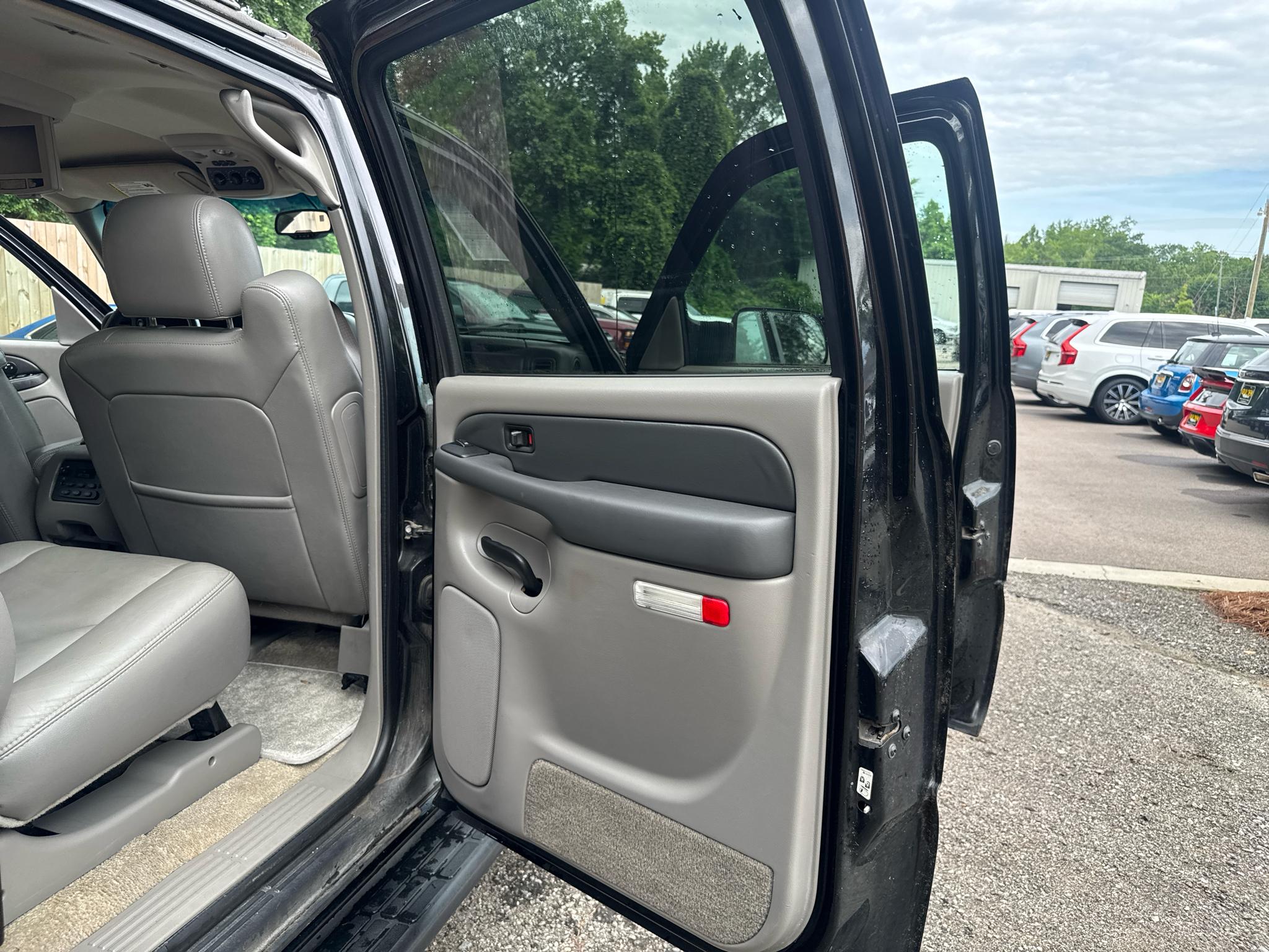 Chevrolet Suburban 4dr 2500 4WD LT 2003