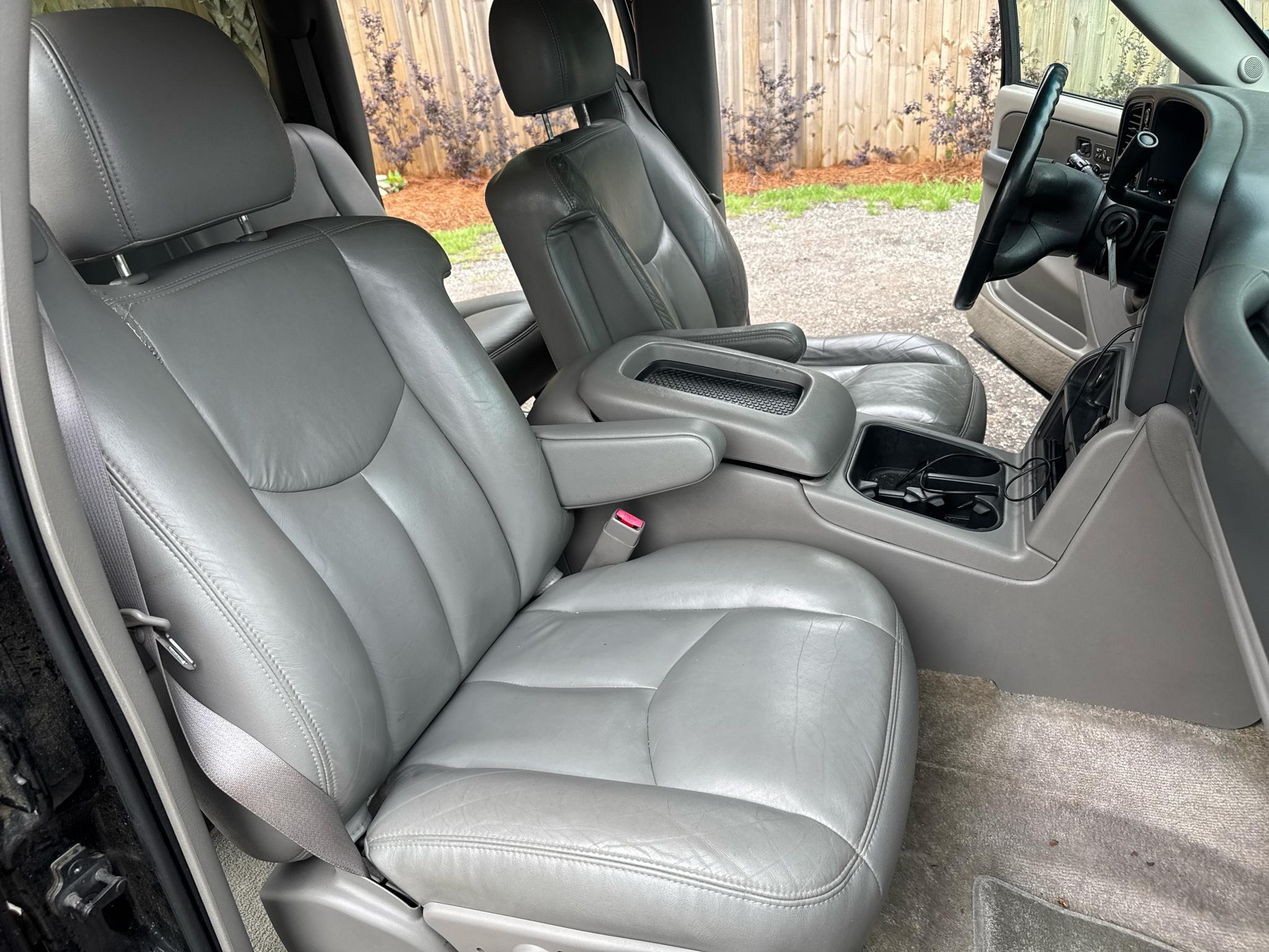 Chevrolet Suburban 4dr 2500 4WD LT 2003