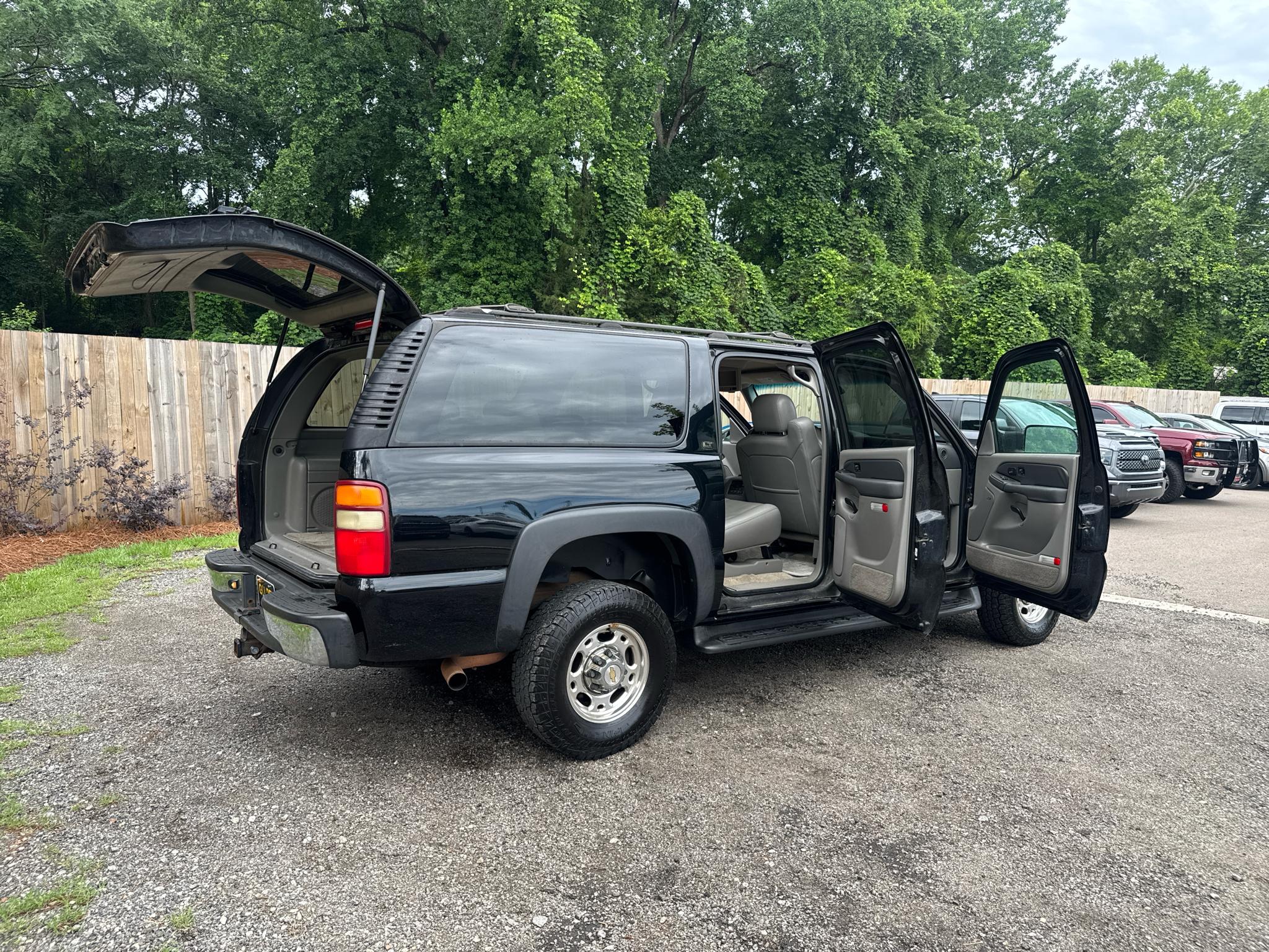 Chevrolet Suburban 4dr 2500 4WD LT 2003